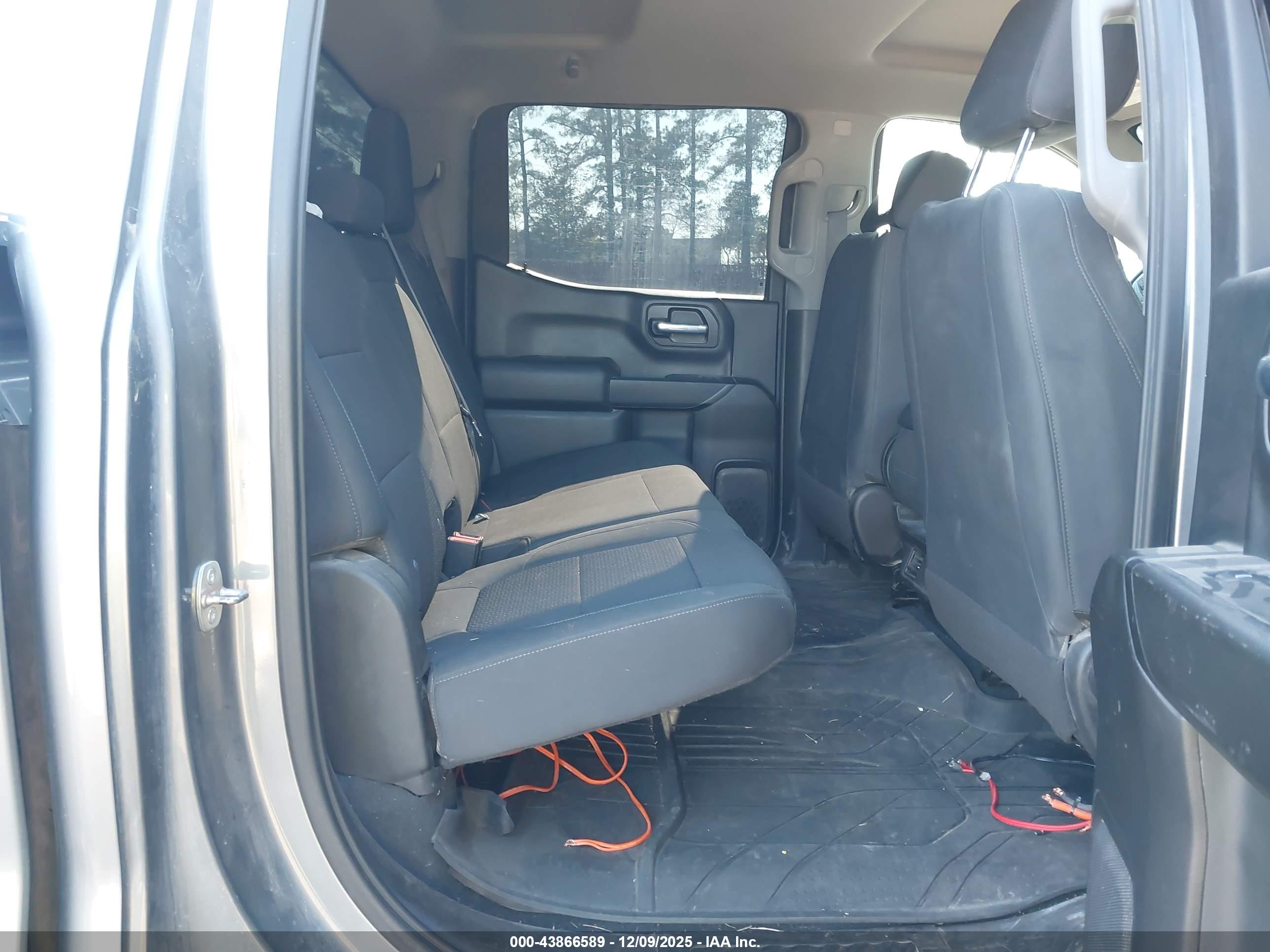 CHEVROLET SILVERADO image 8