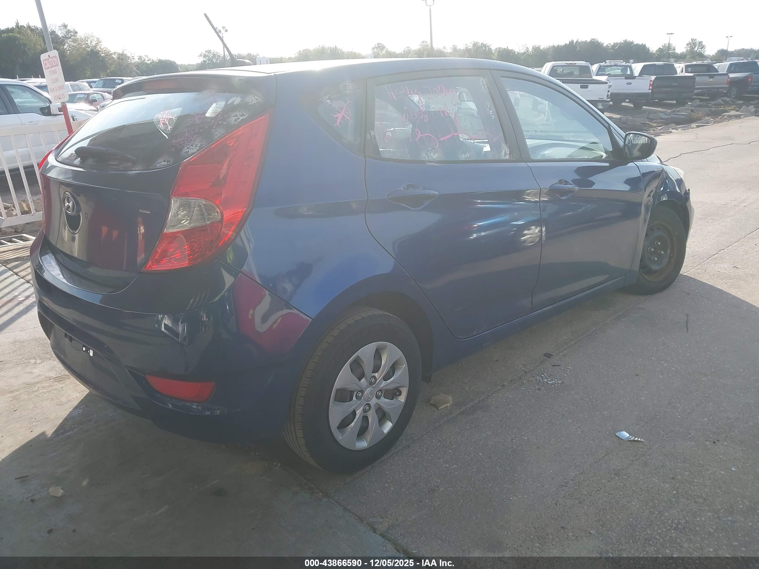 HYUNDAI ACCENT image 4