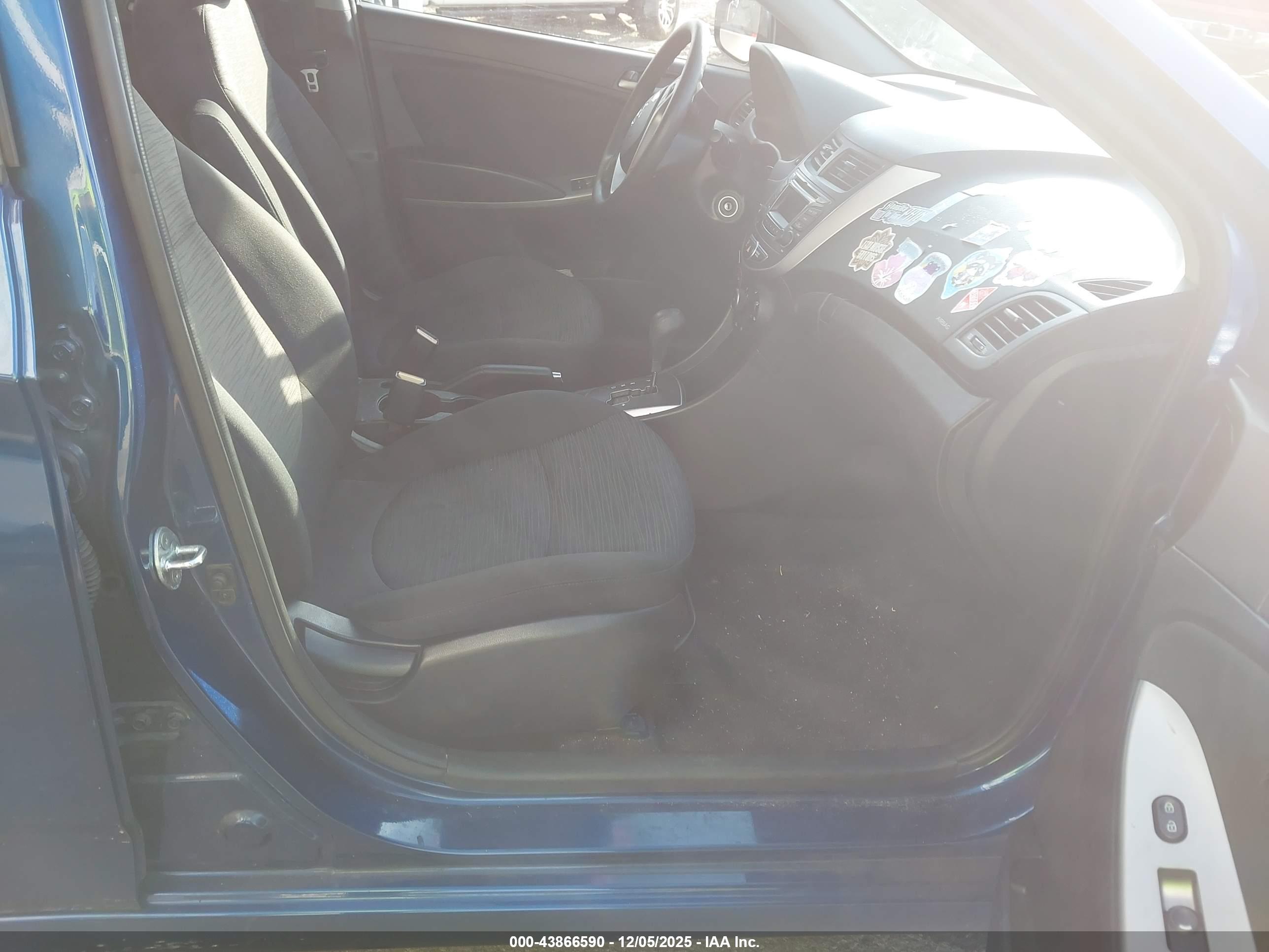 HYUNDAI ACCENT image 5