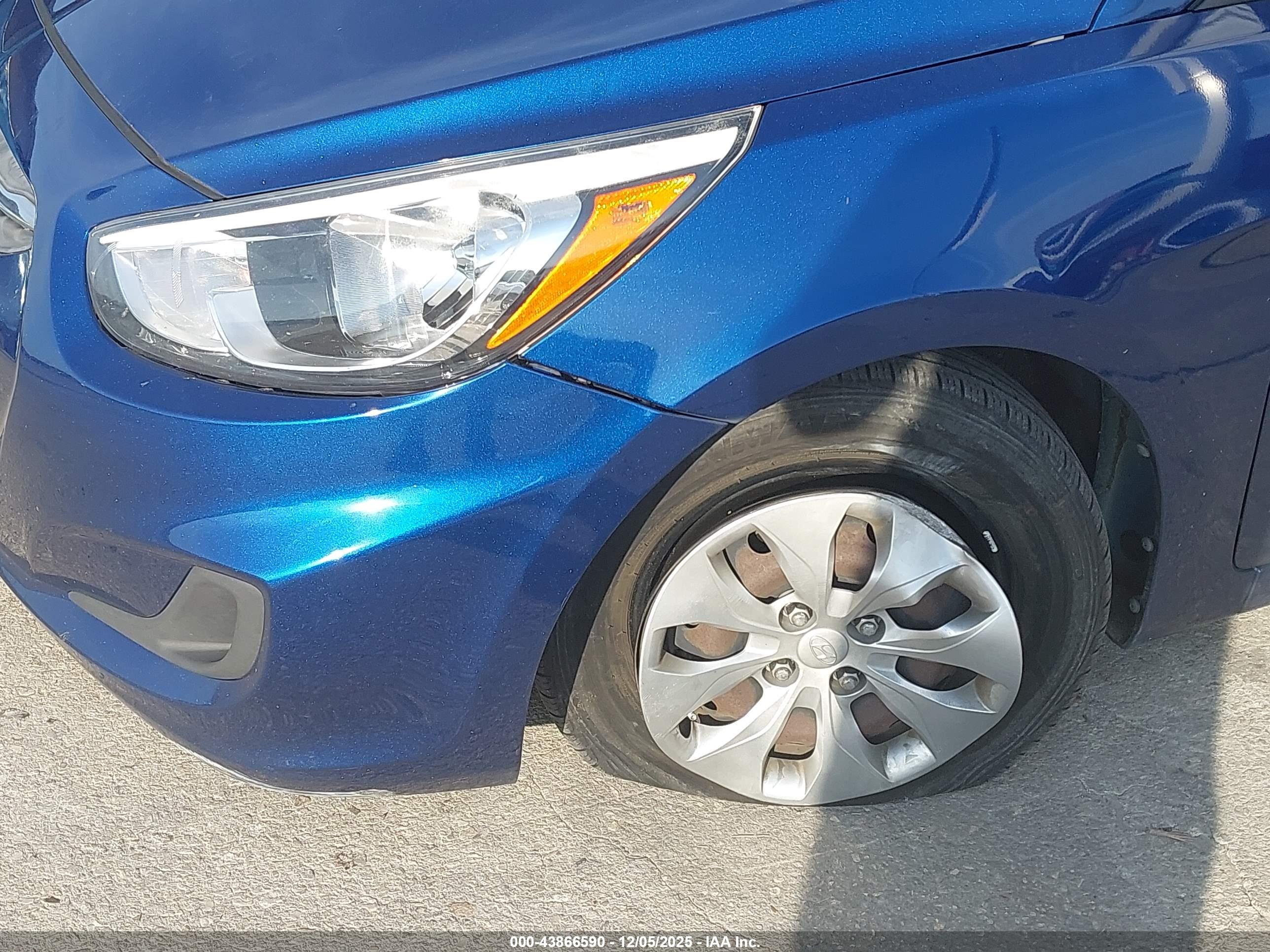 HYUNDAI ACCENT image 6