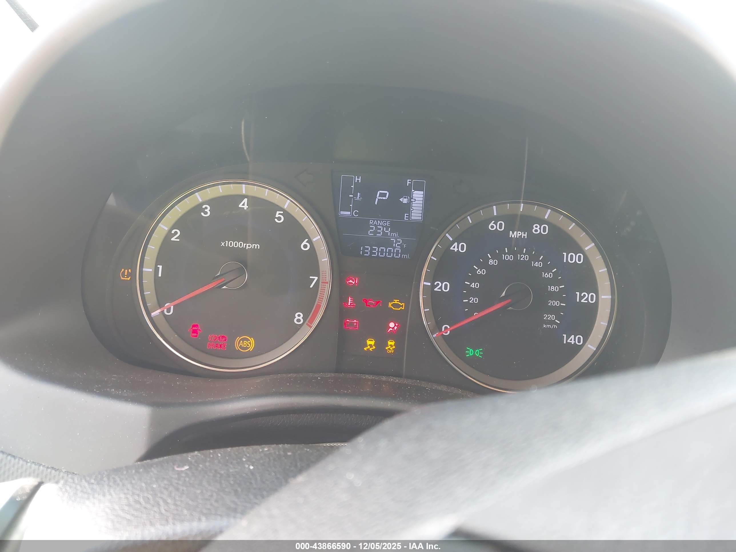 HYUNDAI ACCENT image 7