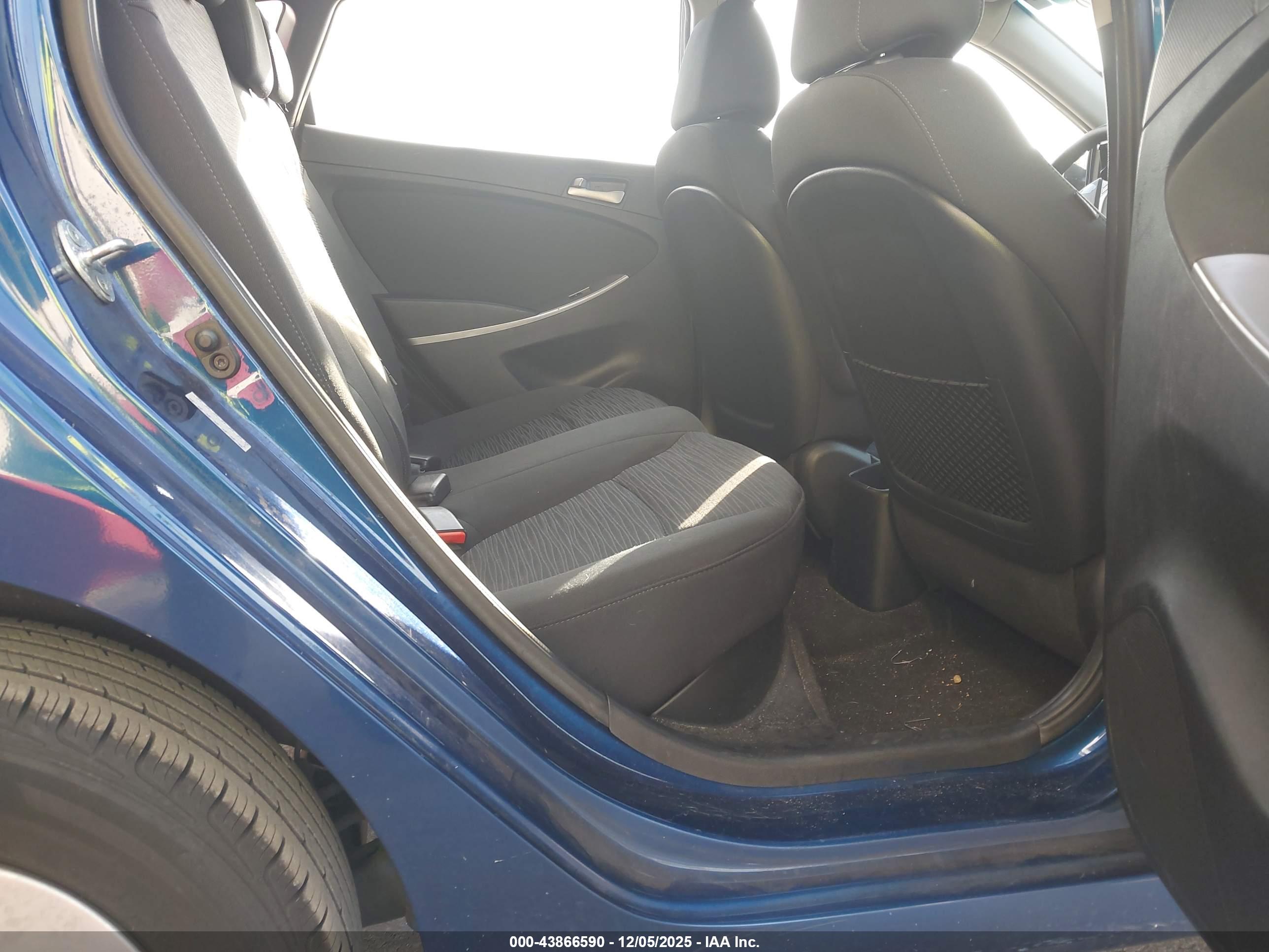 HYUNDAI ACCENT image 8