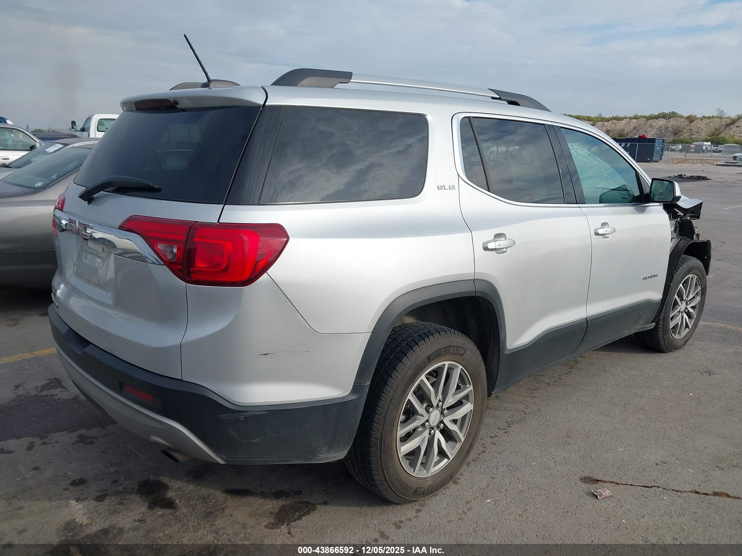 GMC ACADIA image 4