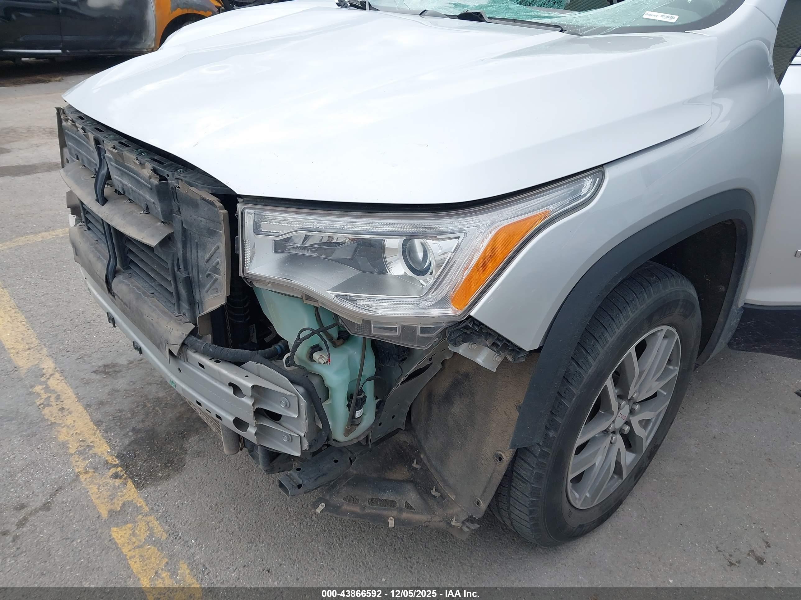 GMC ACADIA image 6