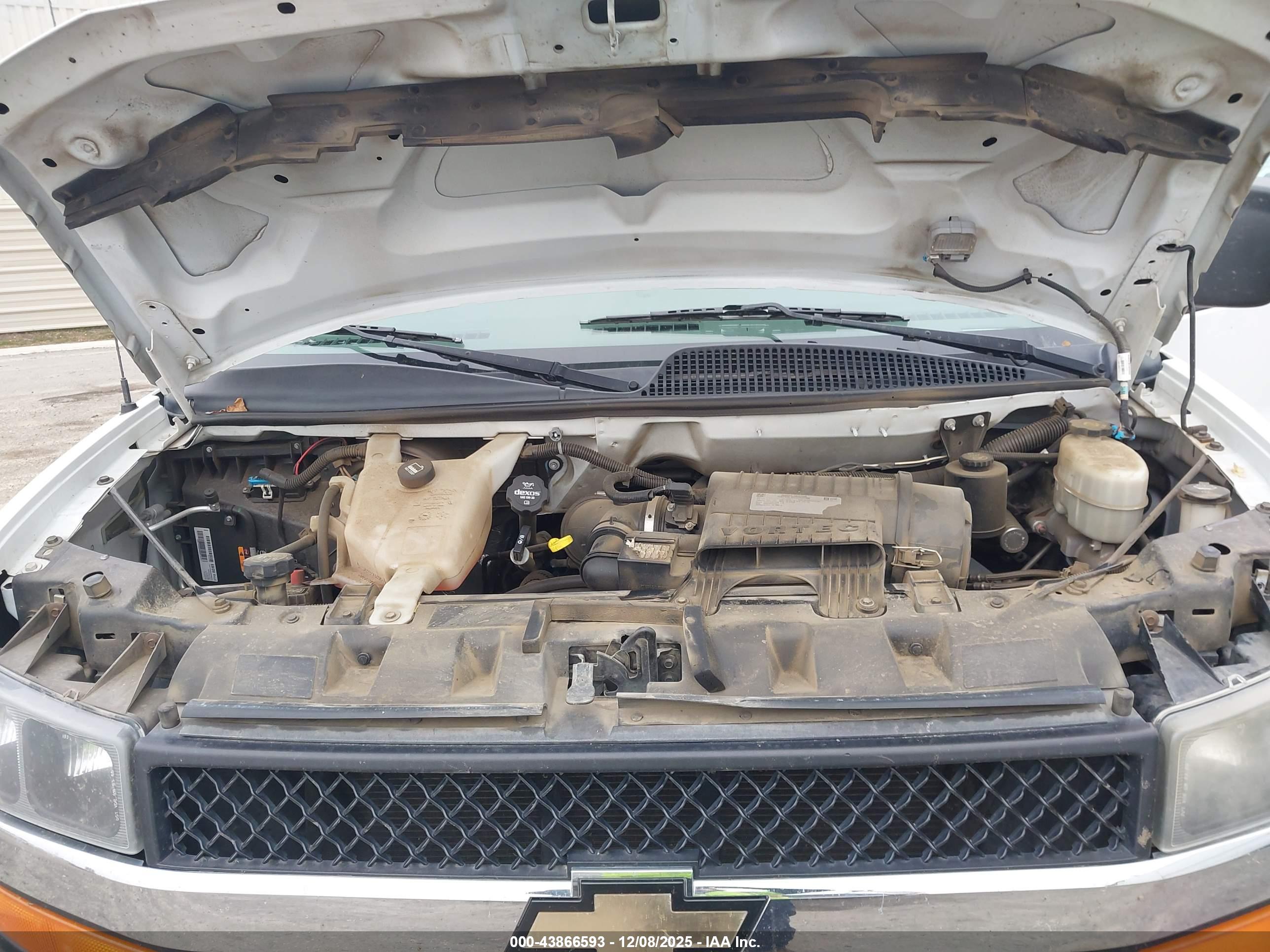 CHEVROLET EXPRESS image 10