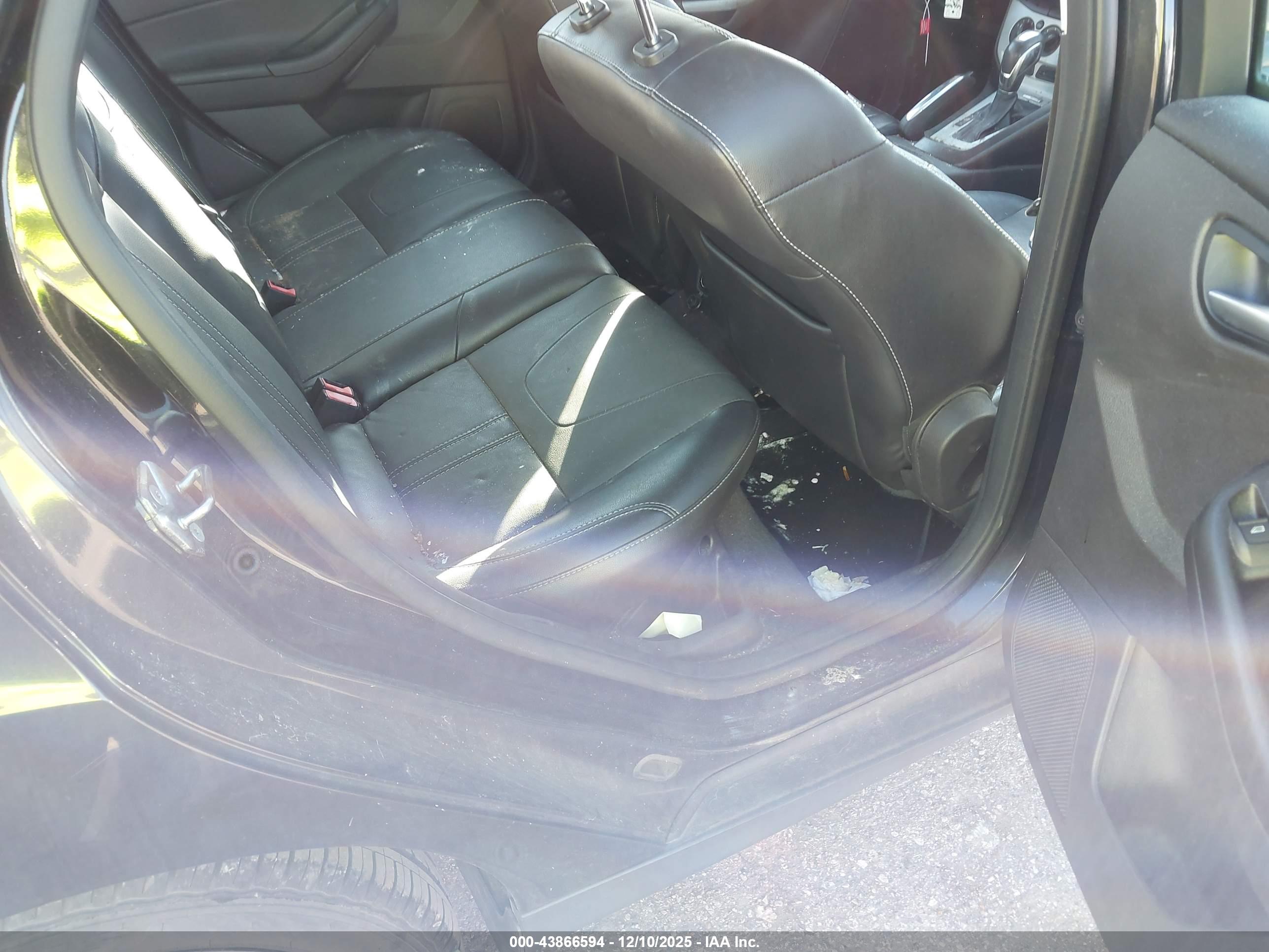 FORD FOCUS image 8
