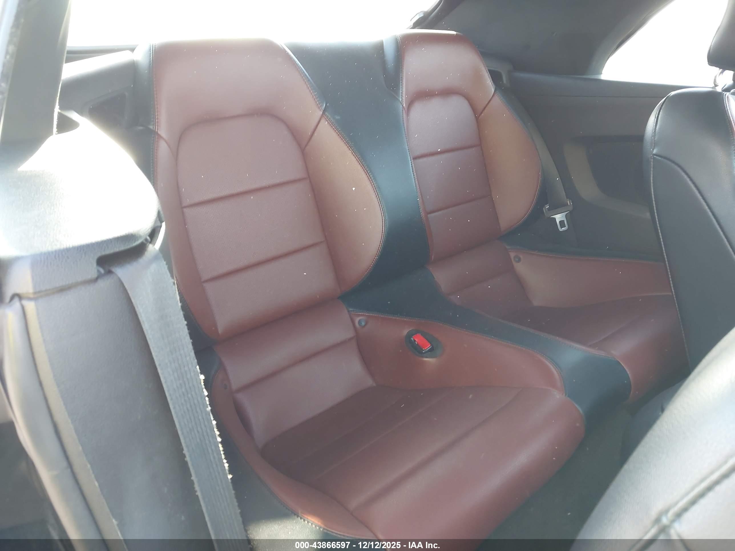 FORD MUSTANG image 8