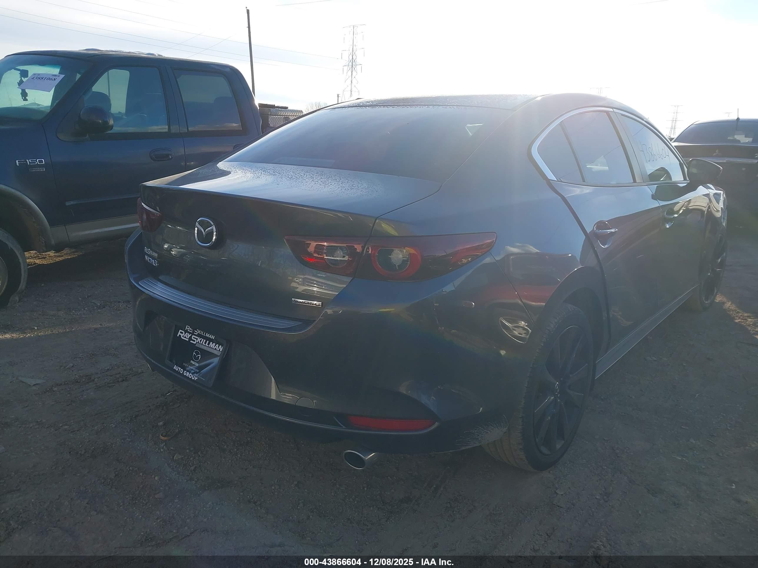 MAZDA MAZDA3 image 4