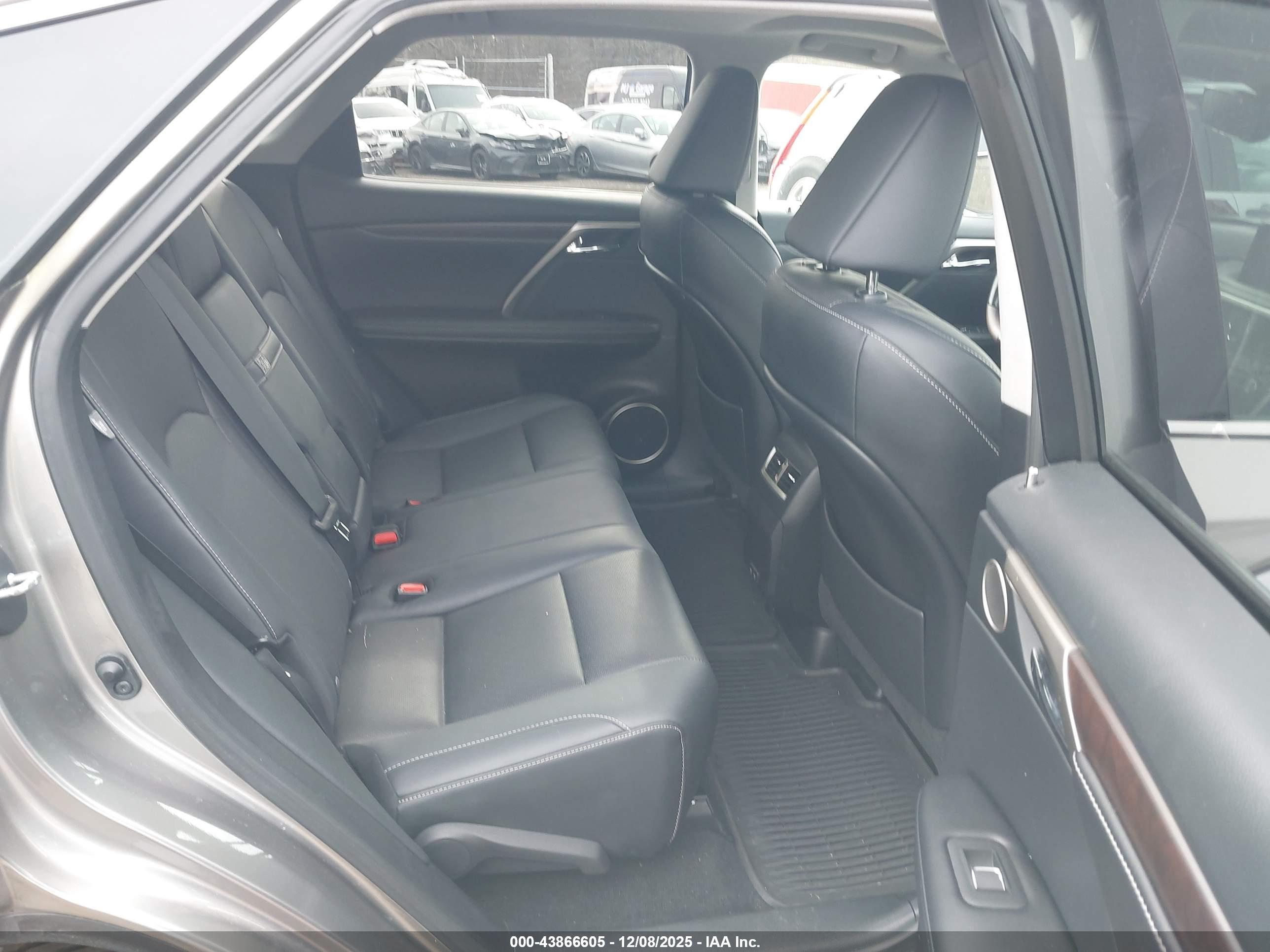 LEXUS RX image 8