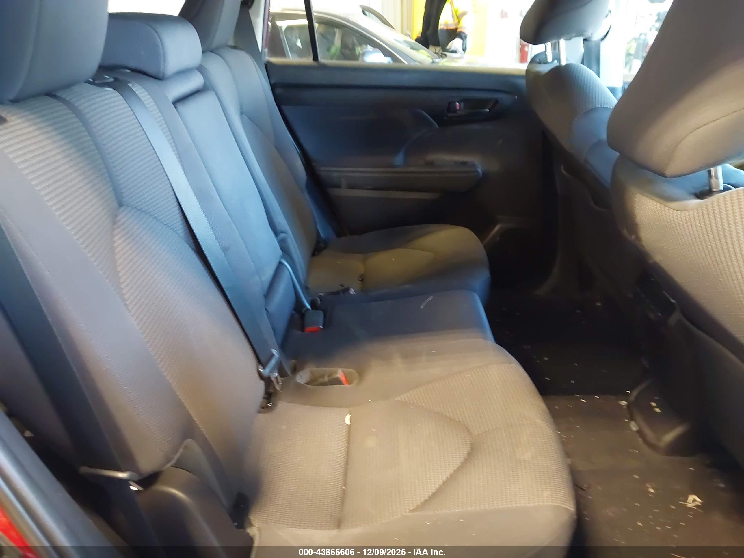TOYOTA HIGHLANDER image 8