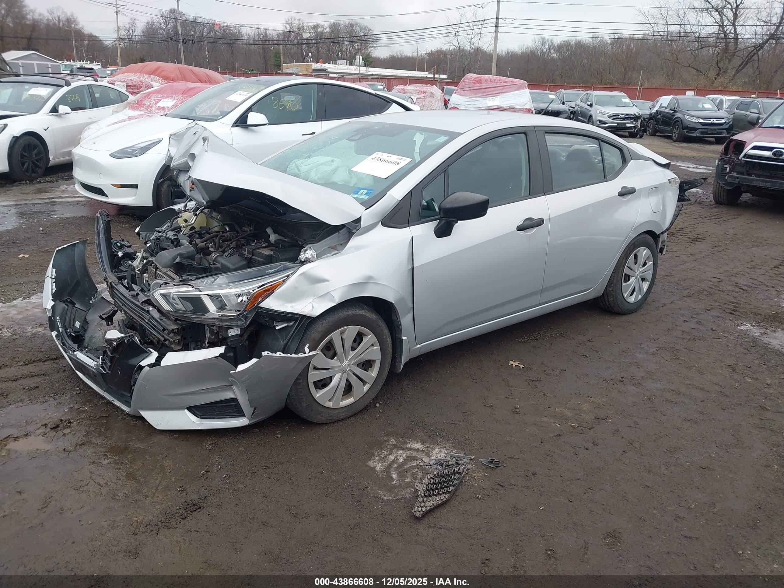 NISSAN VERSA image 2