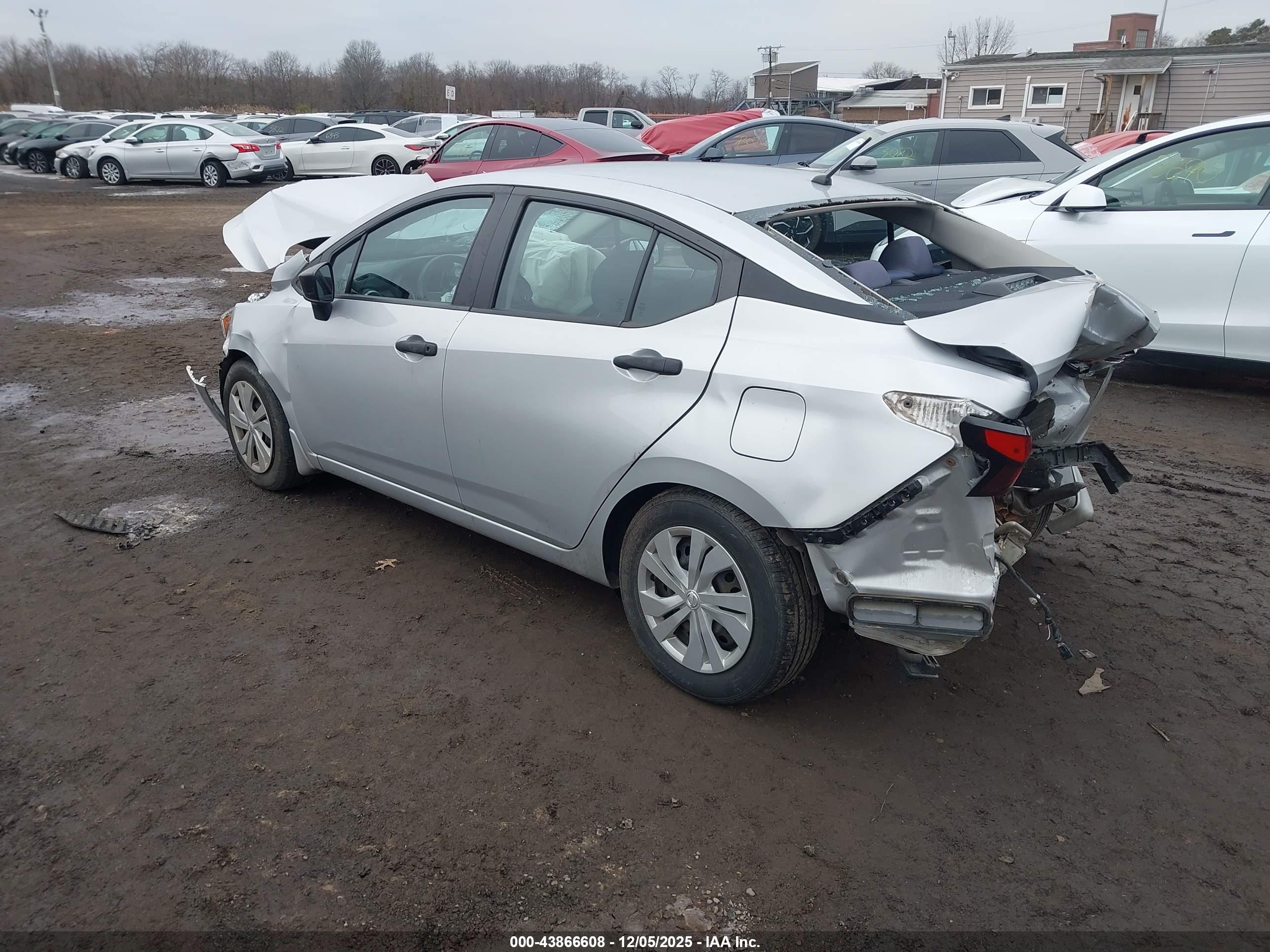 NISSAN VERSA image 3