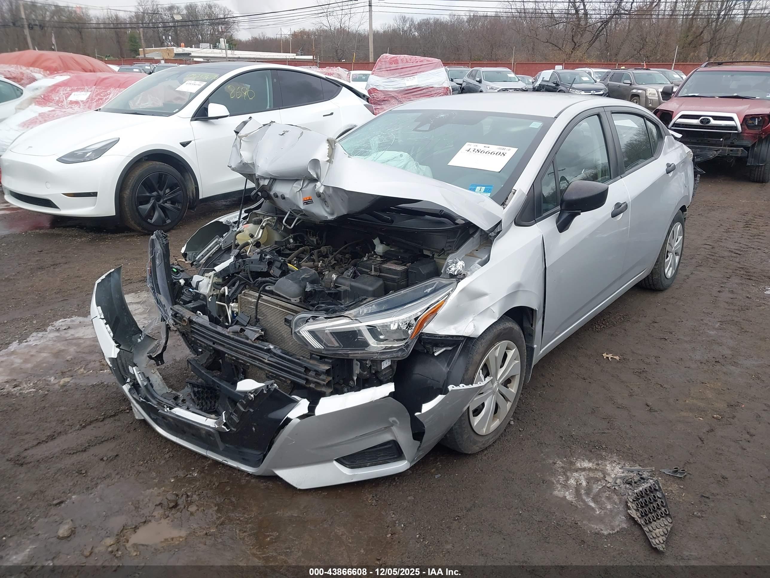 NISSAN VERSA image 6
