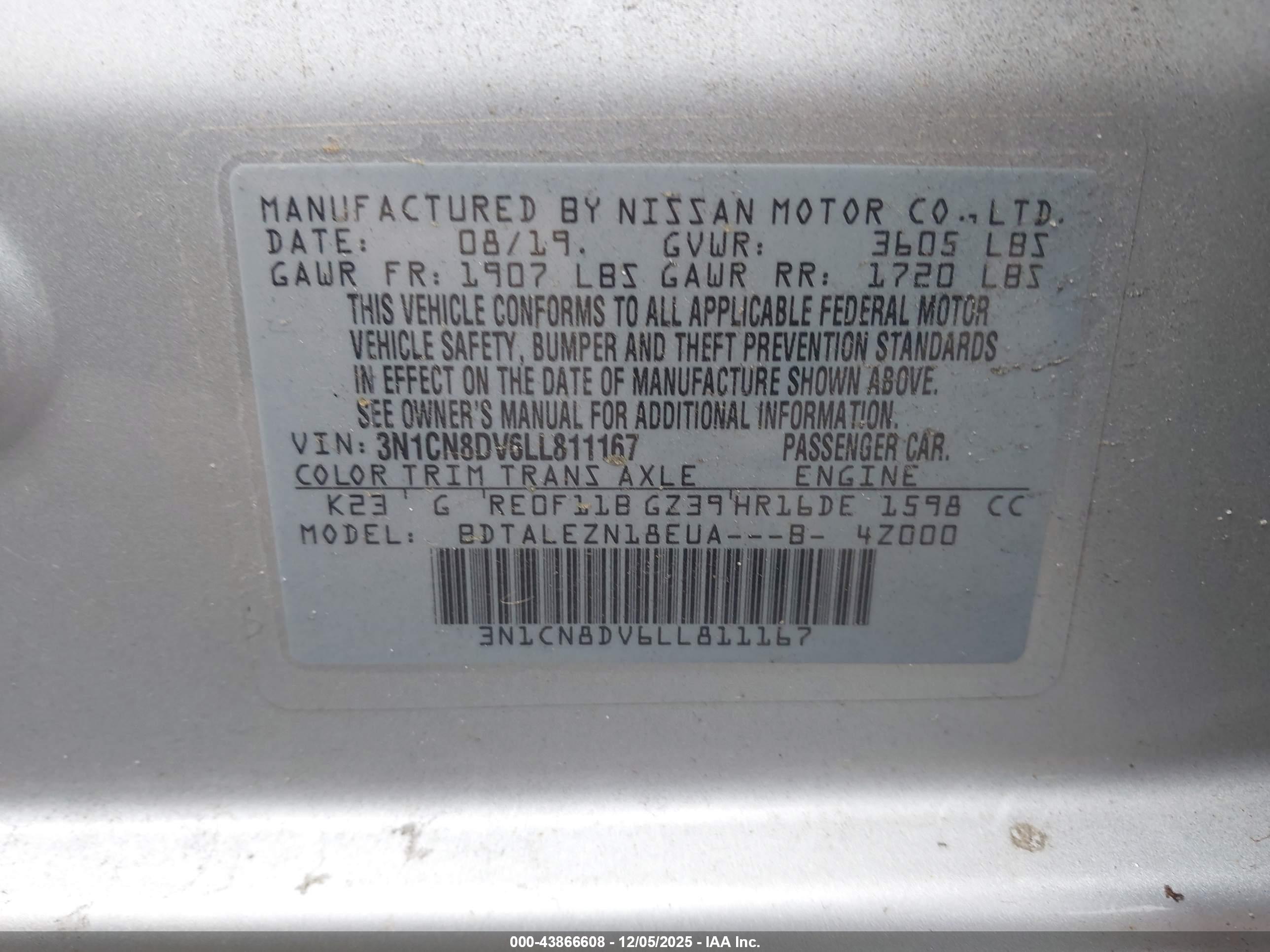 NISSAN VERSA image 9