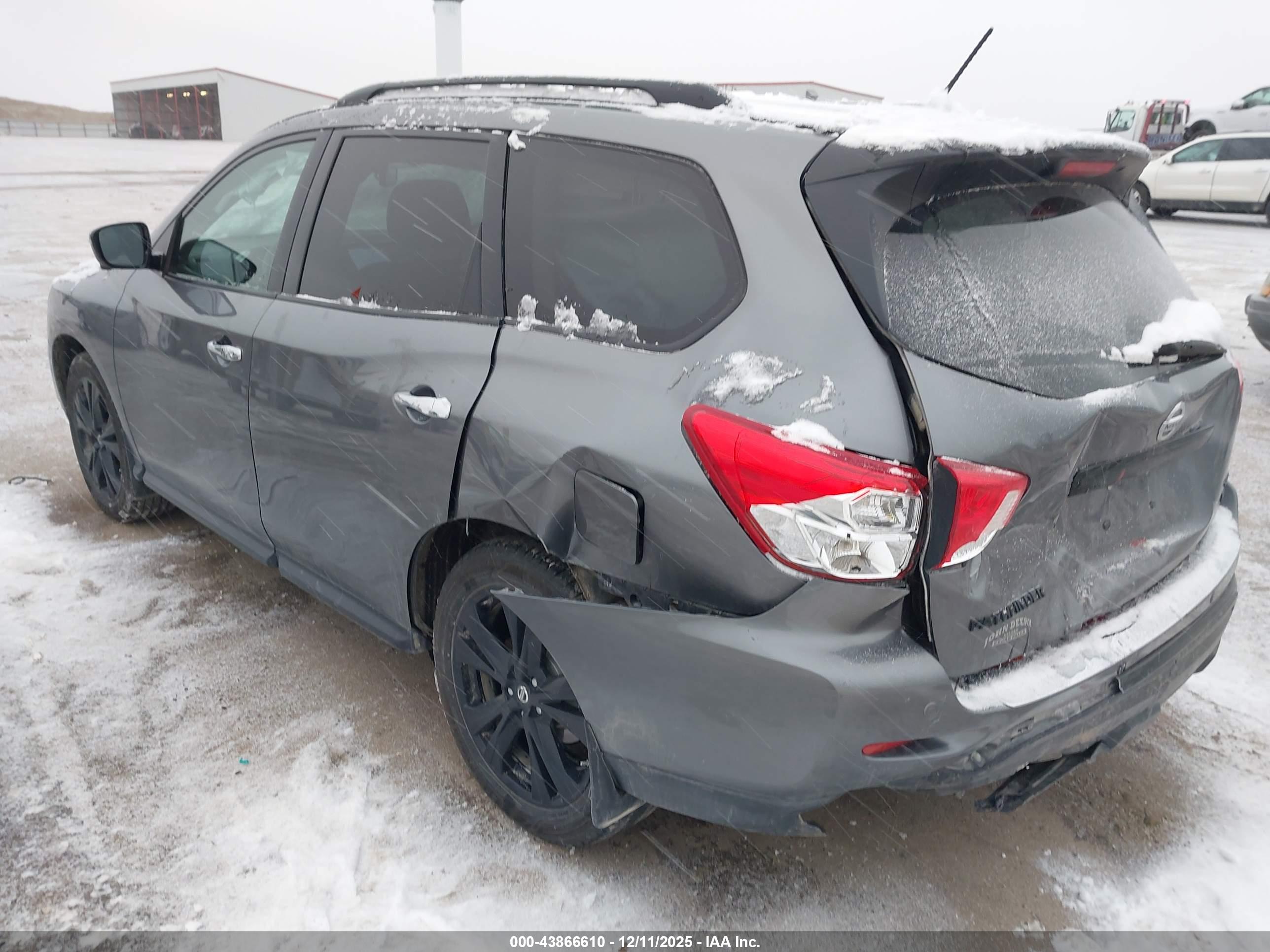 NISSAN PATHFINDER image 3