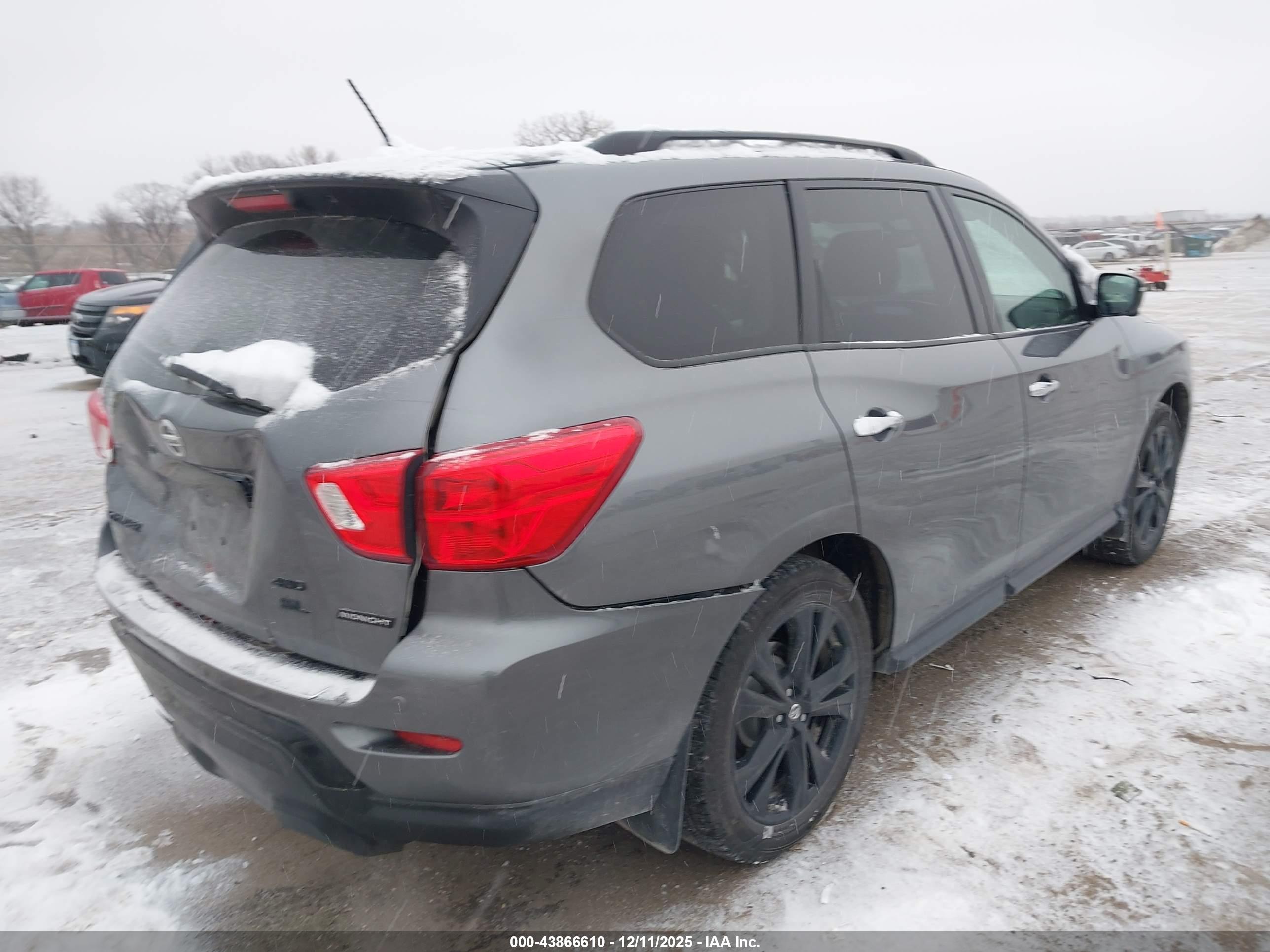 NISSAN PATHFINDER image 4