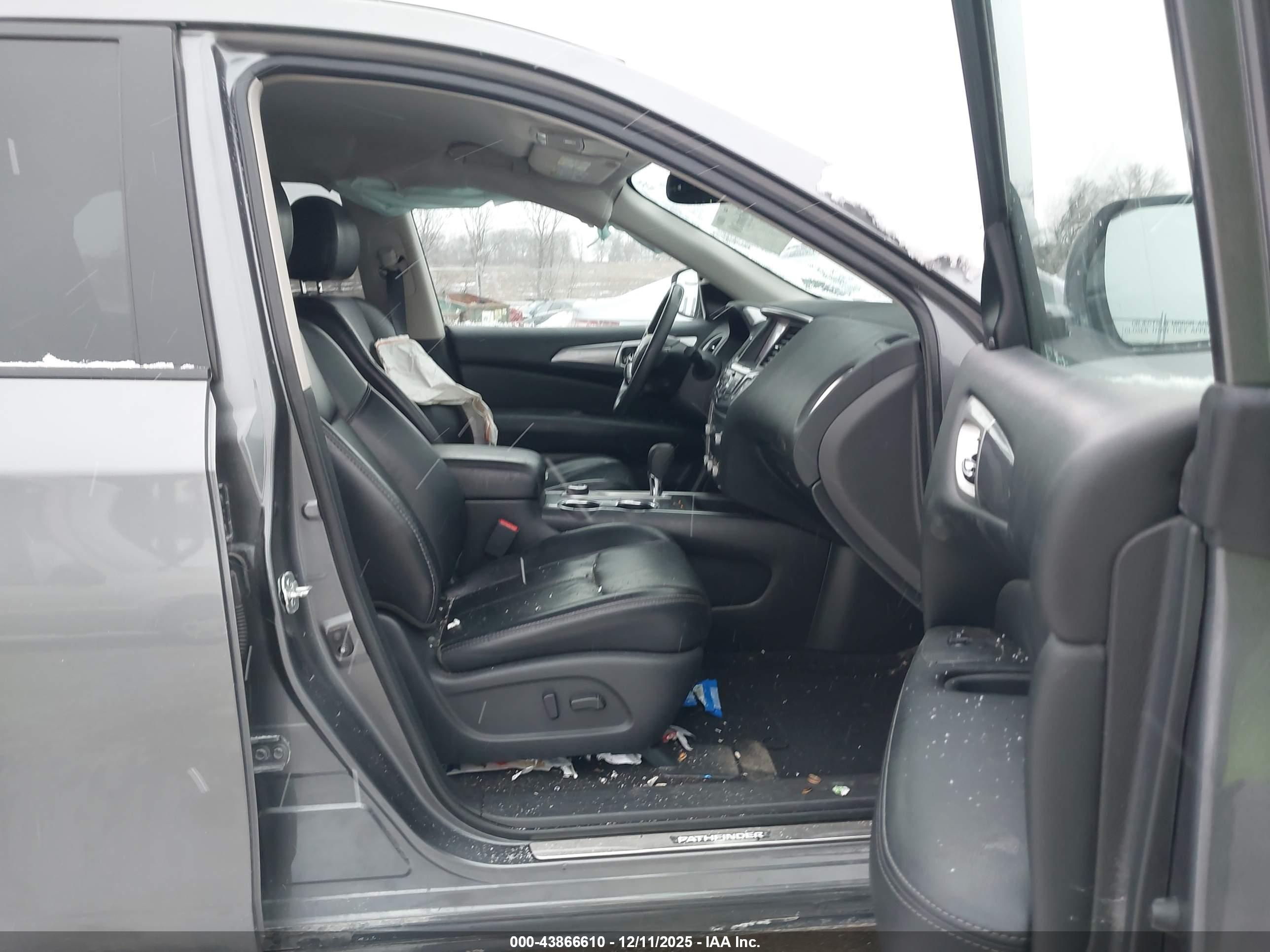 NISSAN PATHFINDER image 5