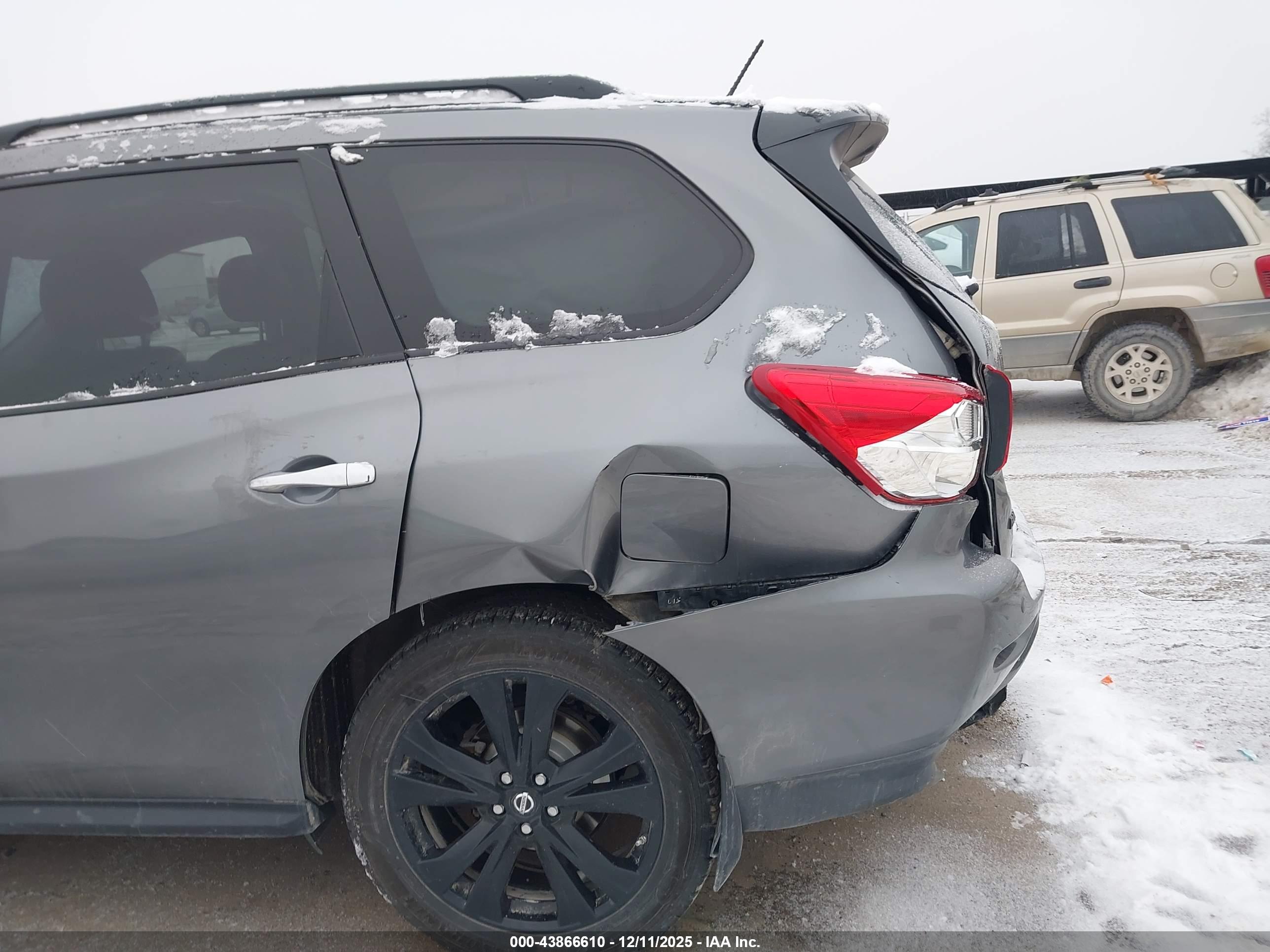 NISSAN PATHFINDER image 6