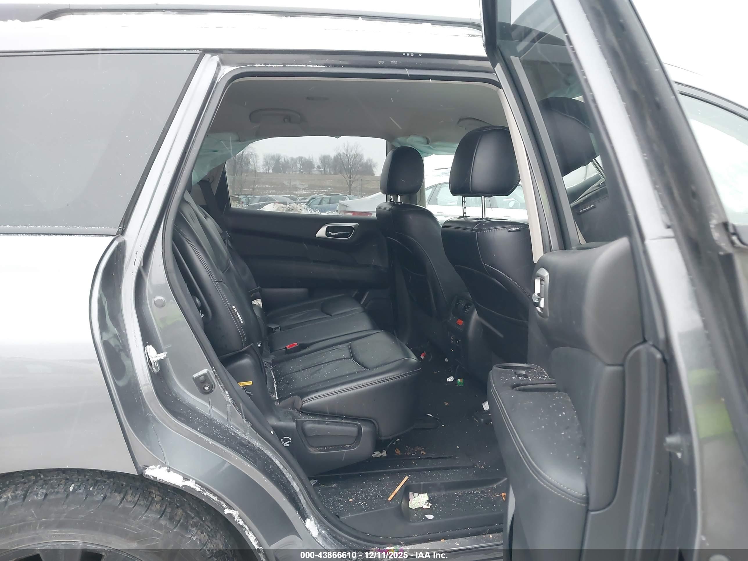 NISSAN PATHFINDER image 8
