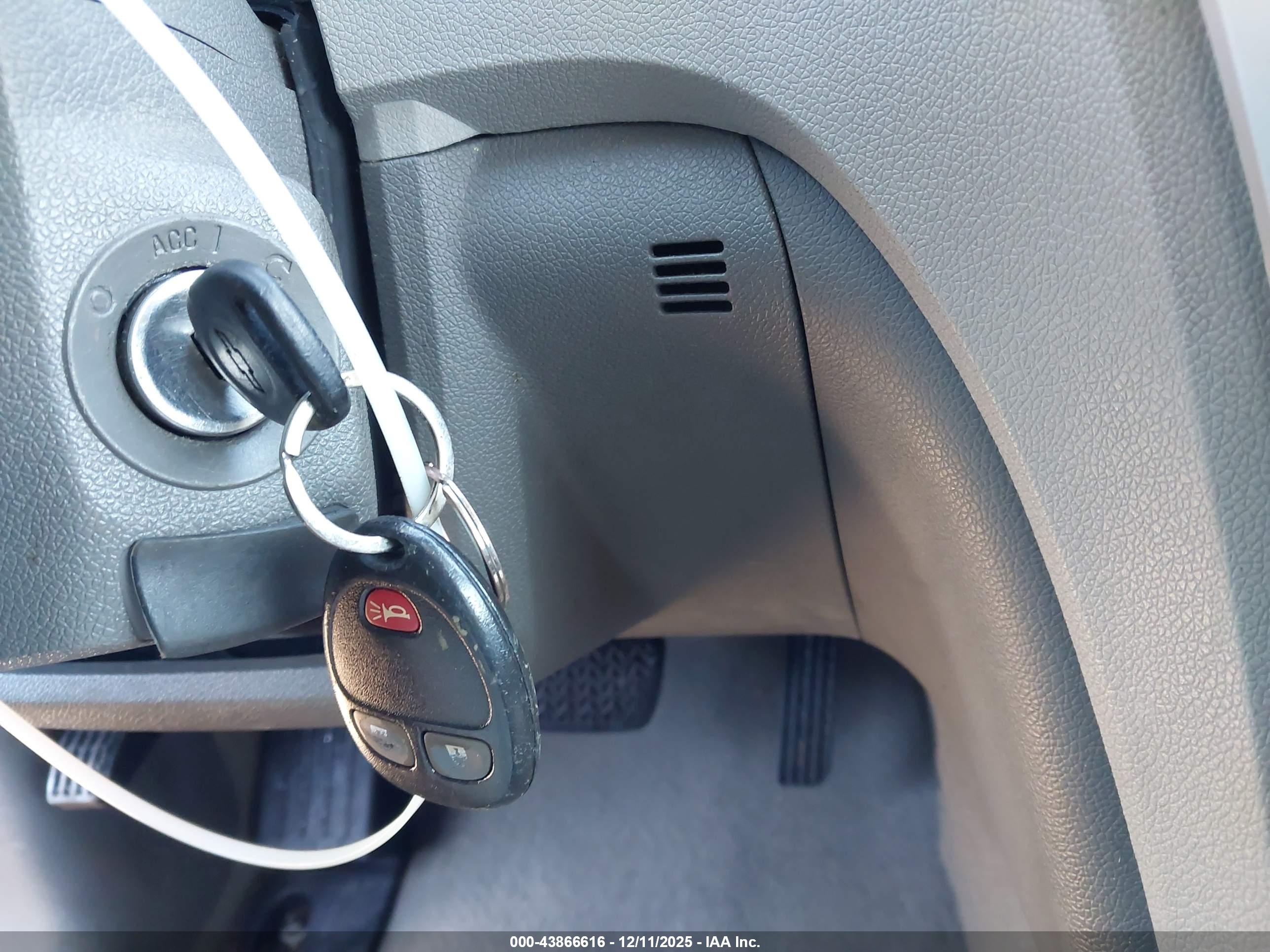 CHEVROLET TRAVERSE image 11