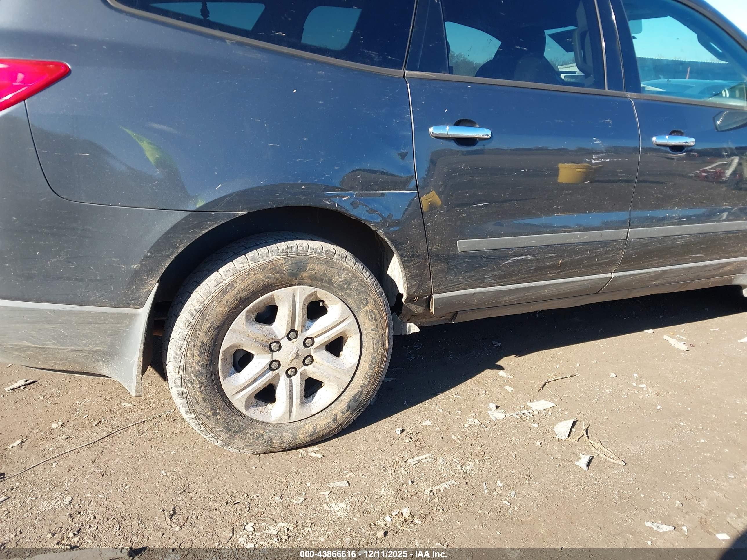 CHEVROLET TRAVERSE image 6