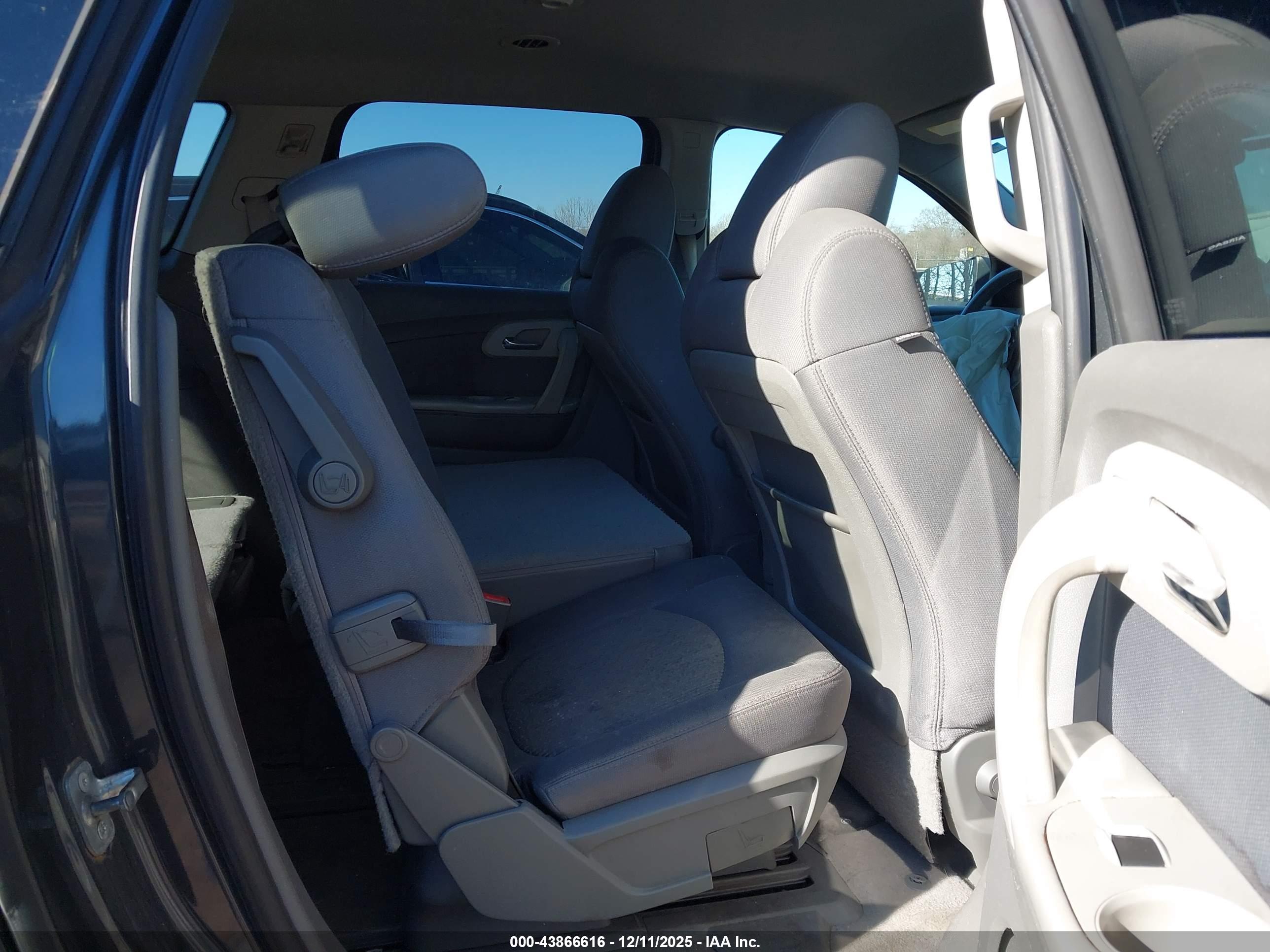 CHEVROLET TRAVERSE image 8