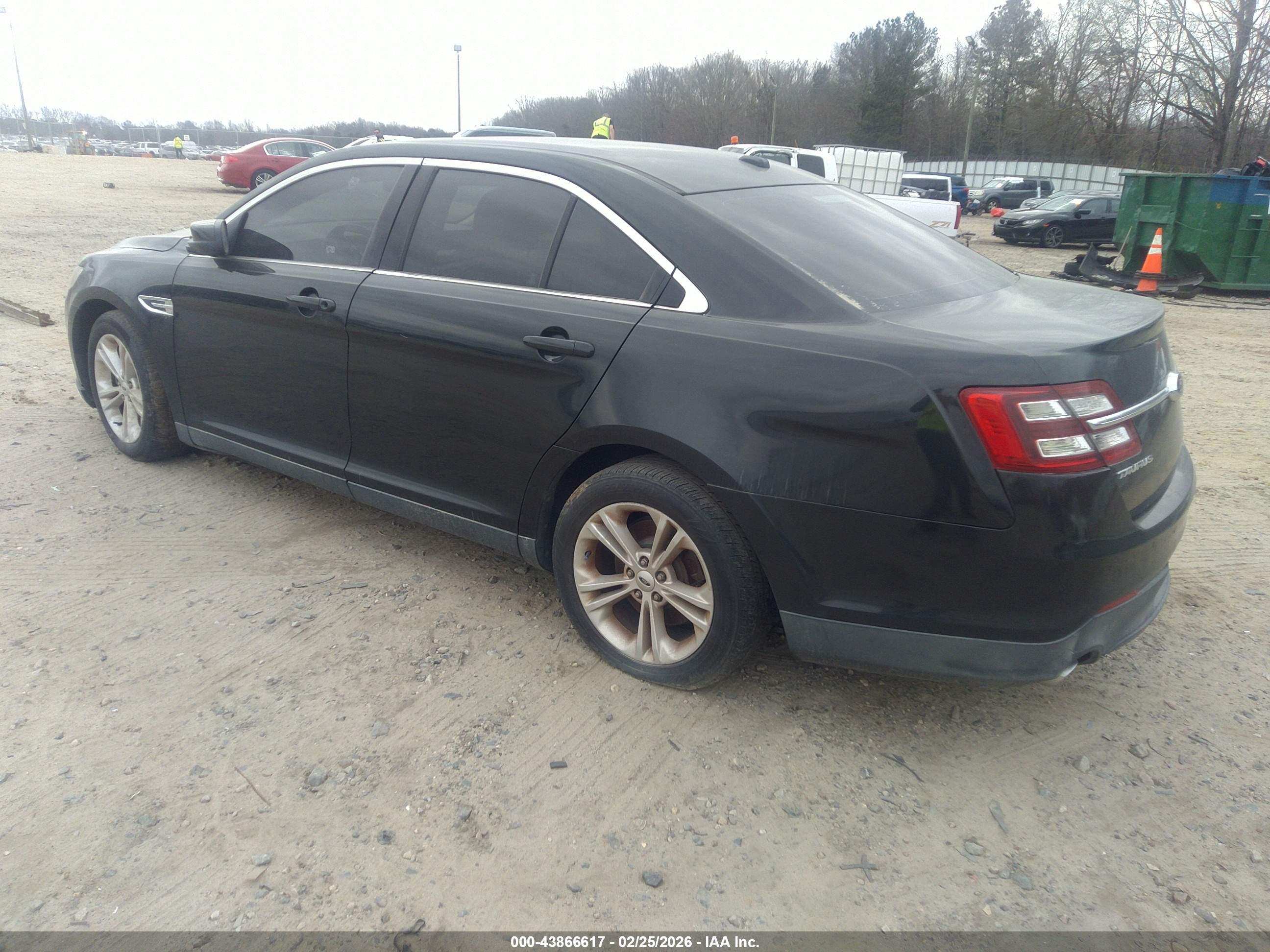 FORD TAURUS image 3