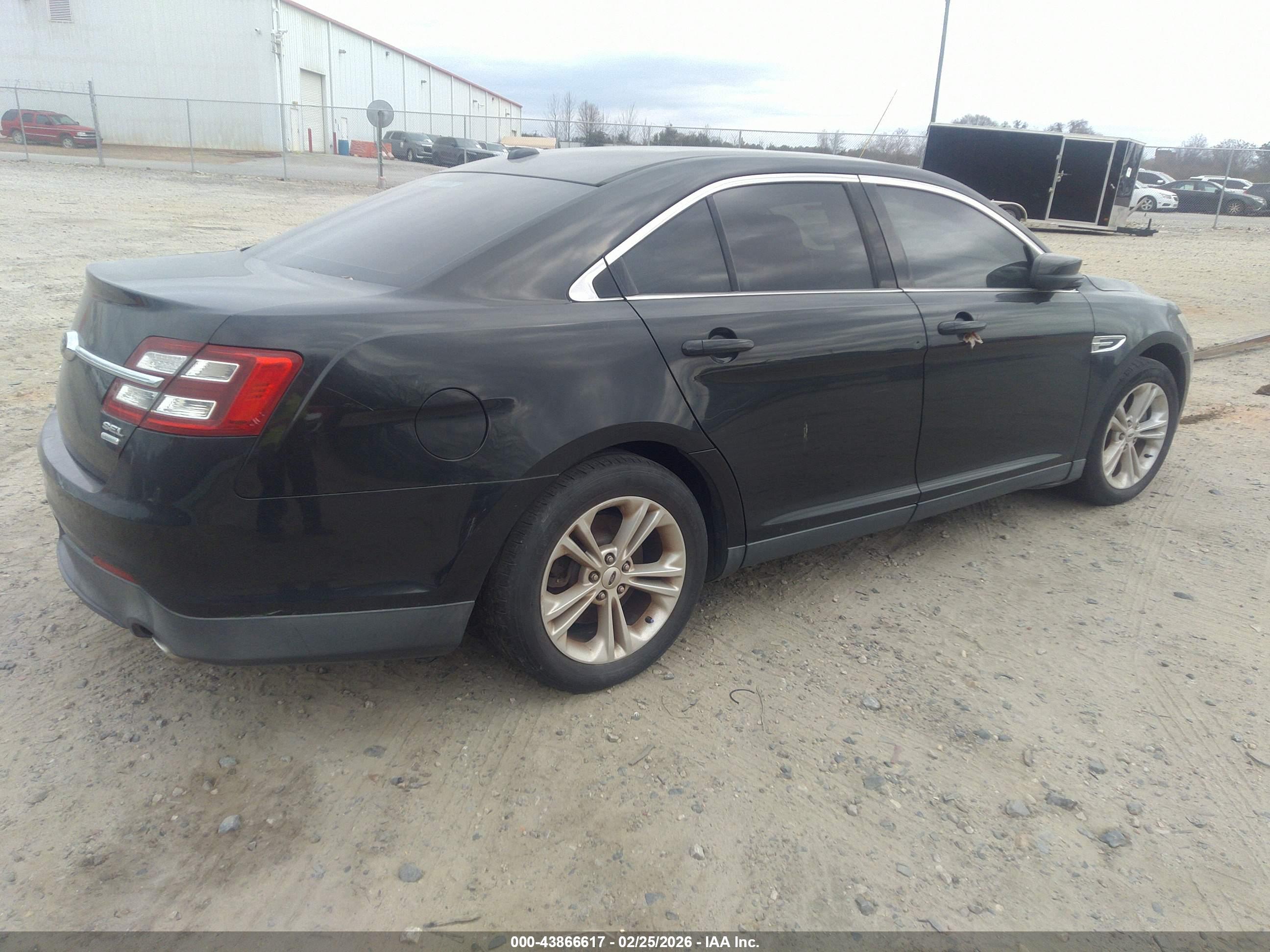 FORD TAURUS image 4