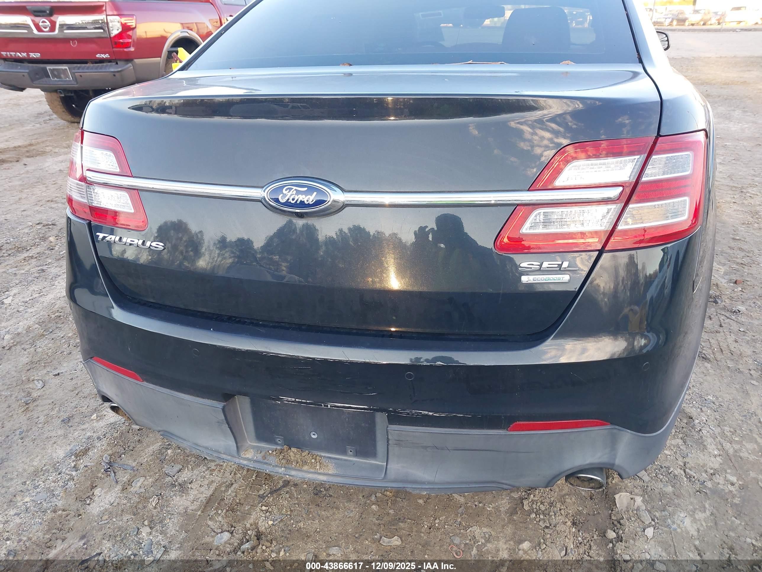 FORD TAURUS image 6