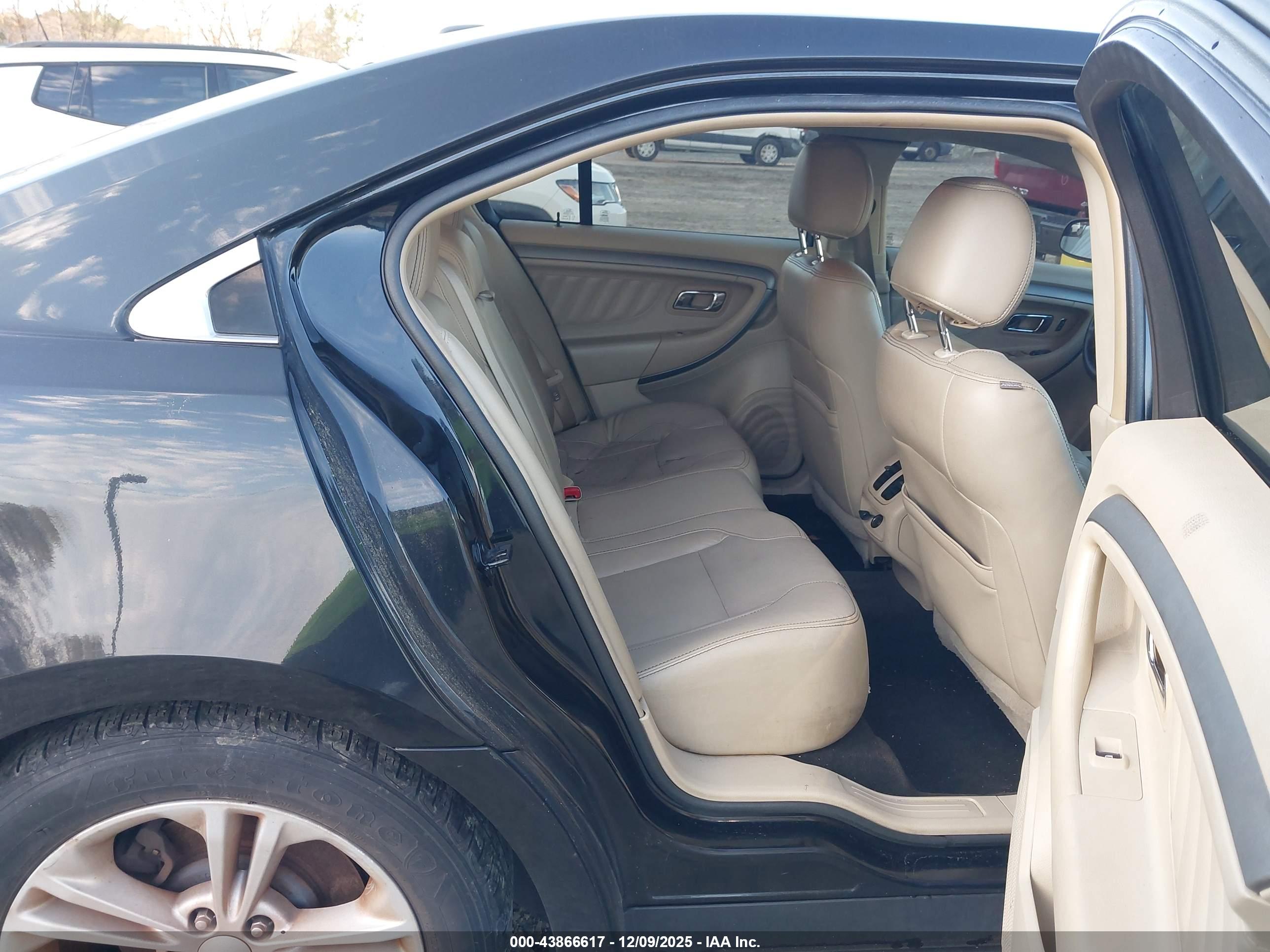 FORD TAURUS image 8