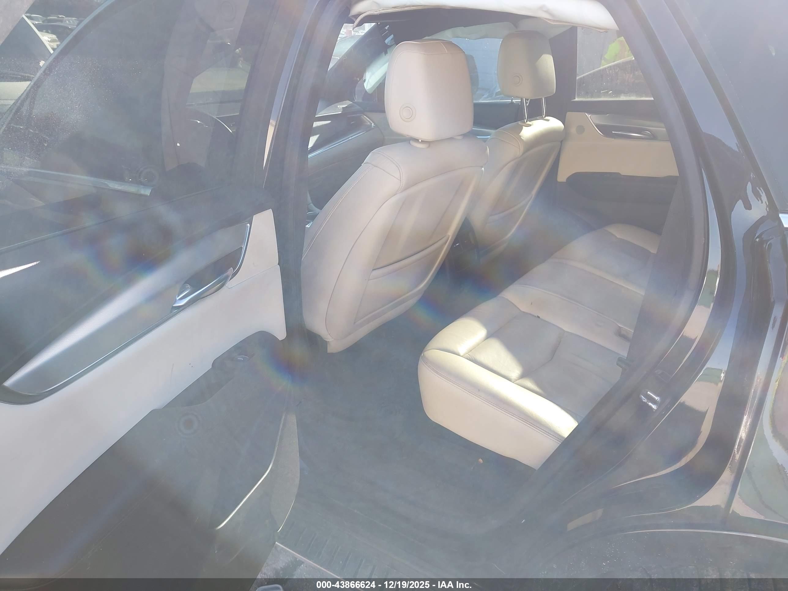 CADILLAC XT5 image 8