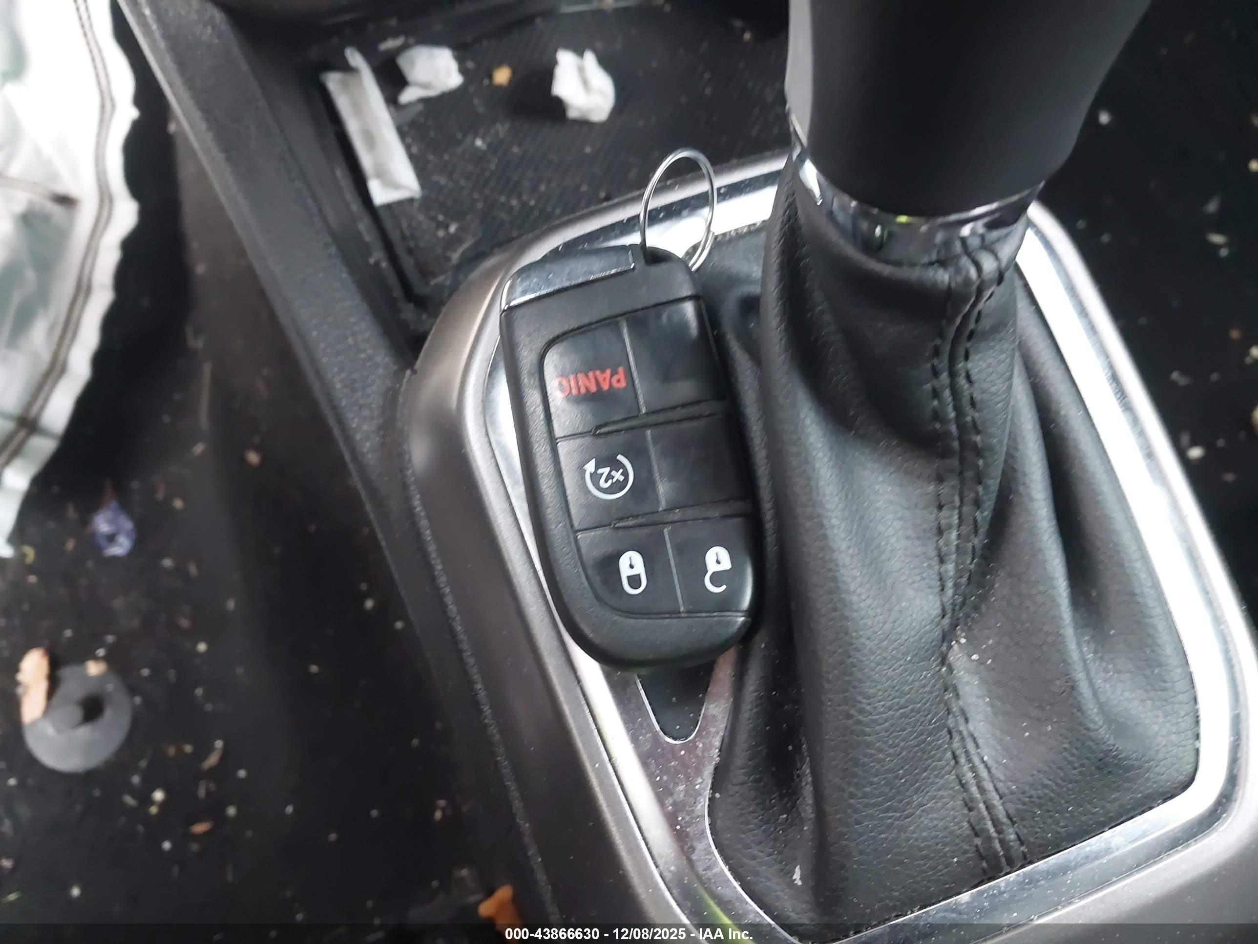 JEEP RENEGADE image 11
