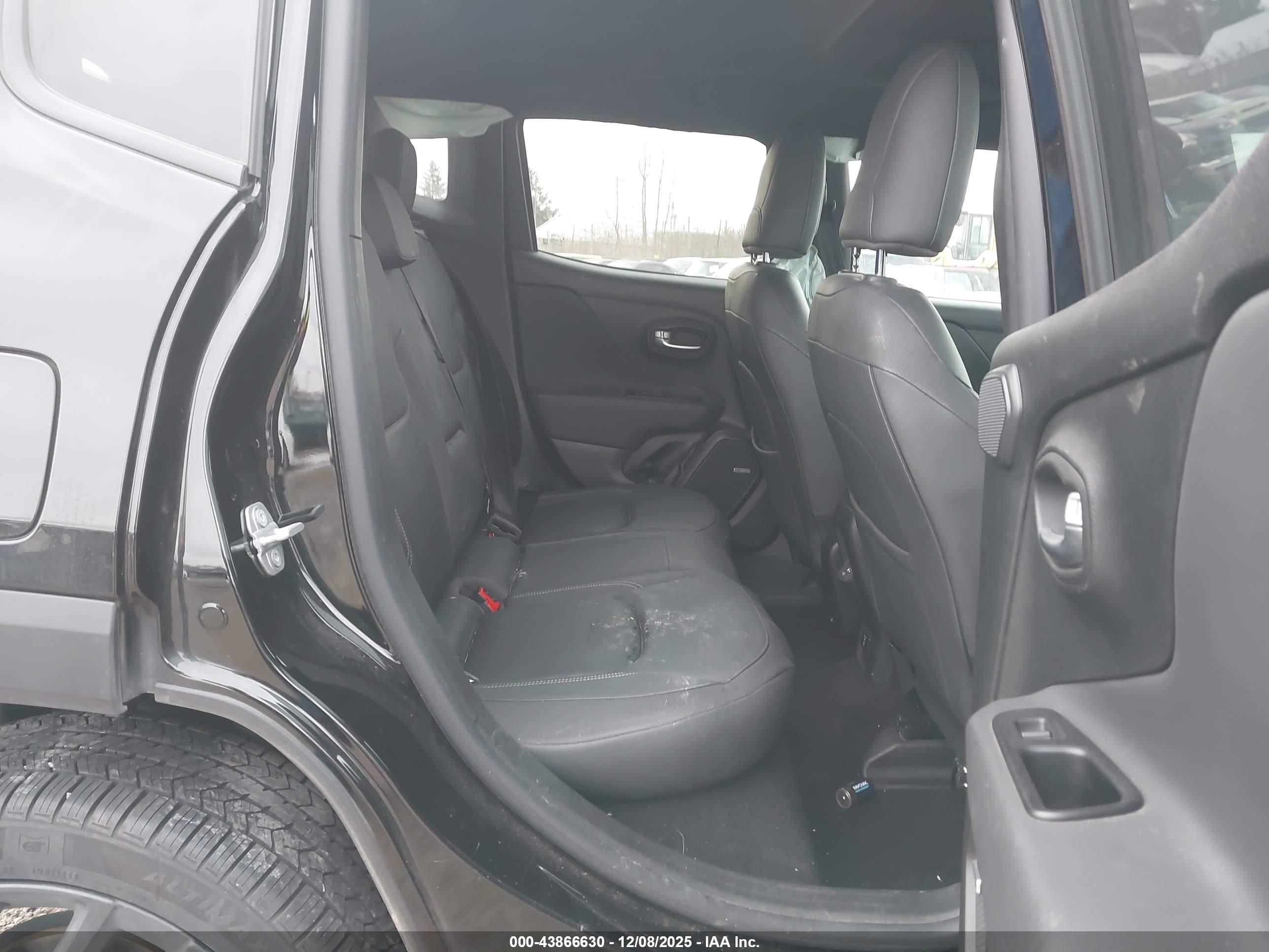 JEEP RENEGADE image 8