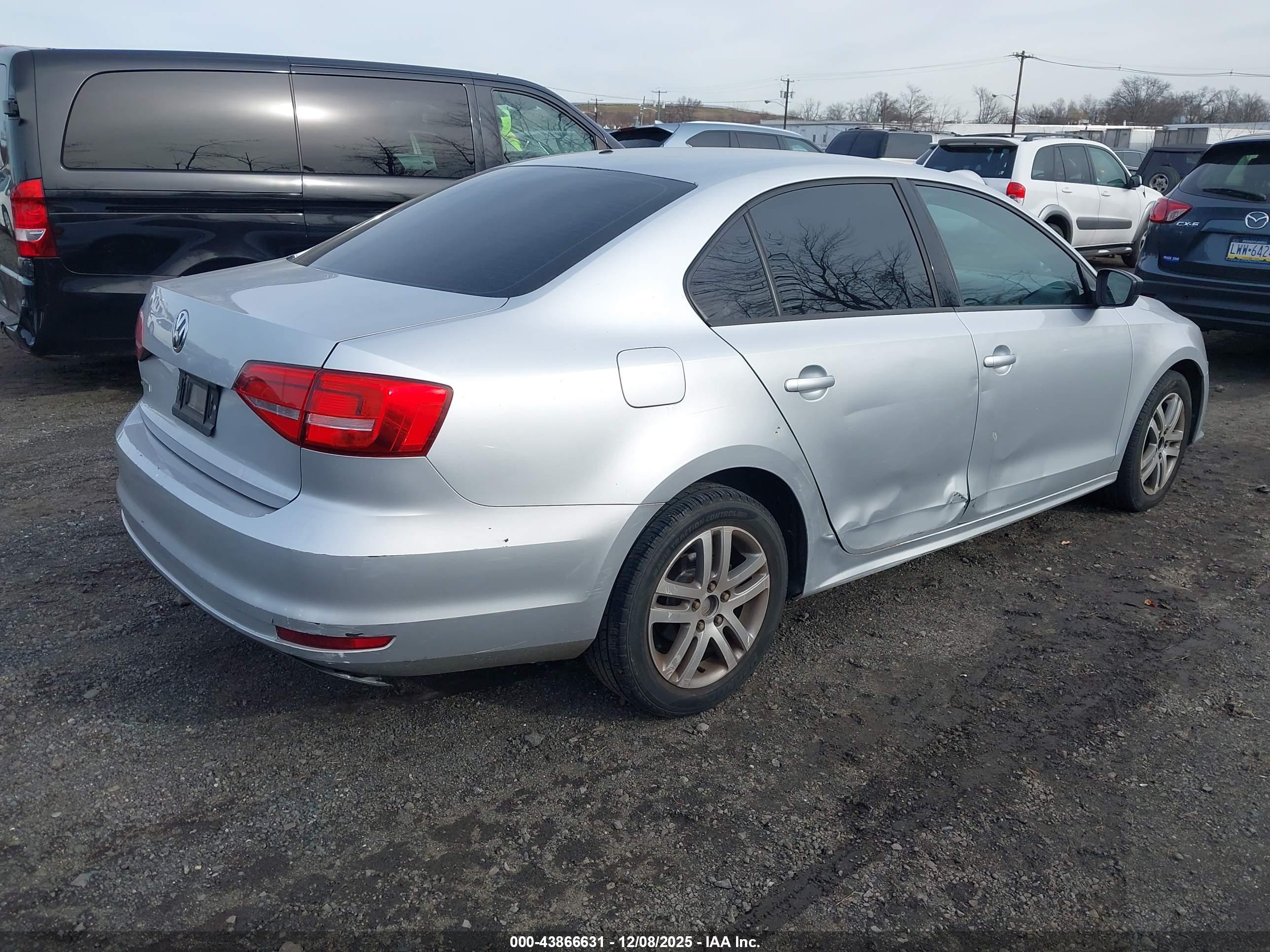 VOLKSWAGEN JETTA image 4