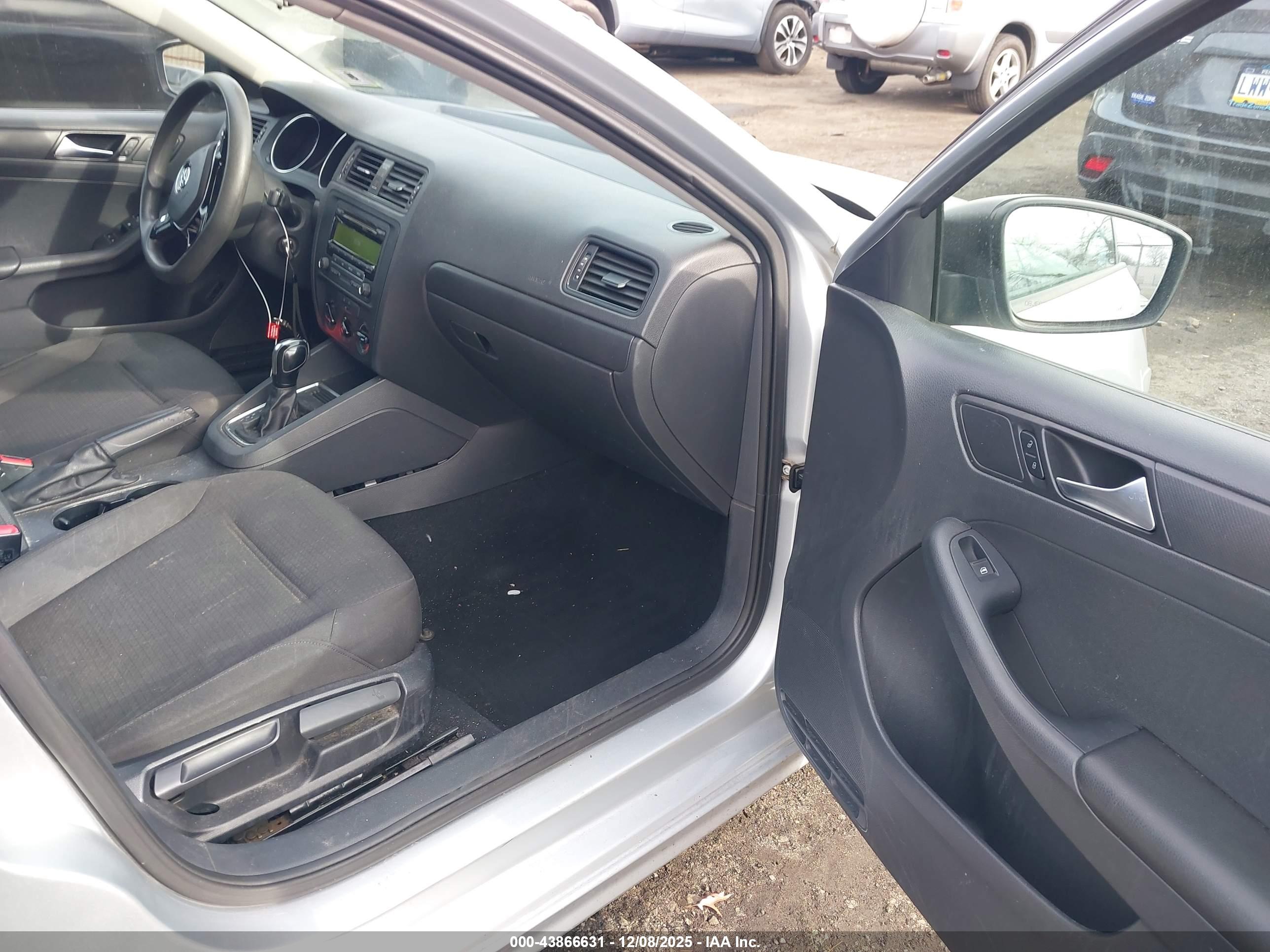 VOLKSWAGEN JETTA image 5
