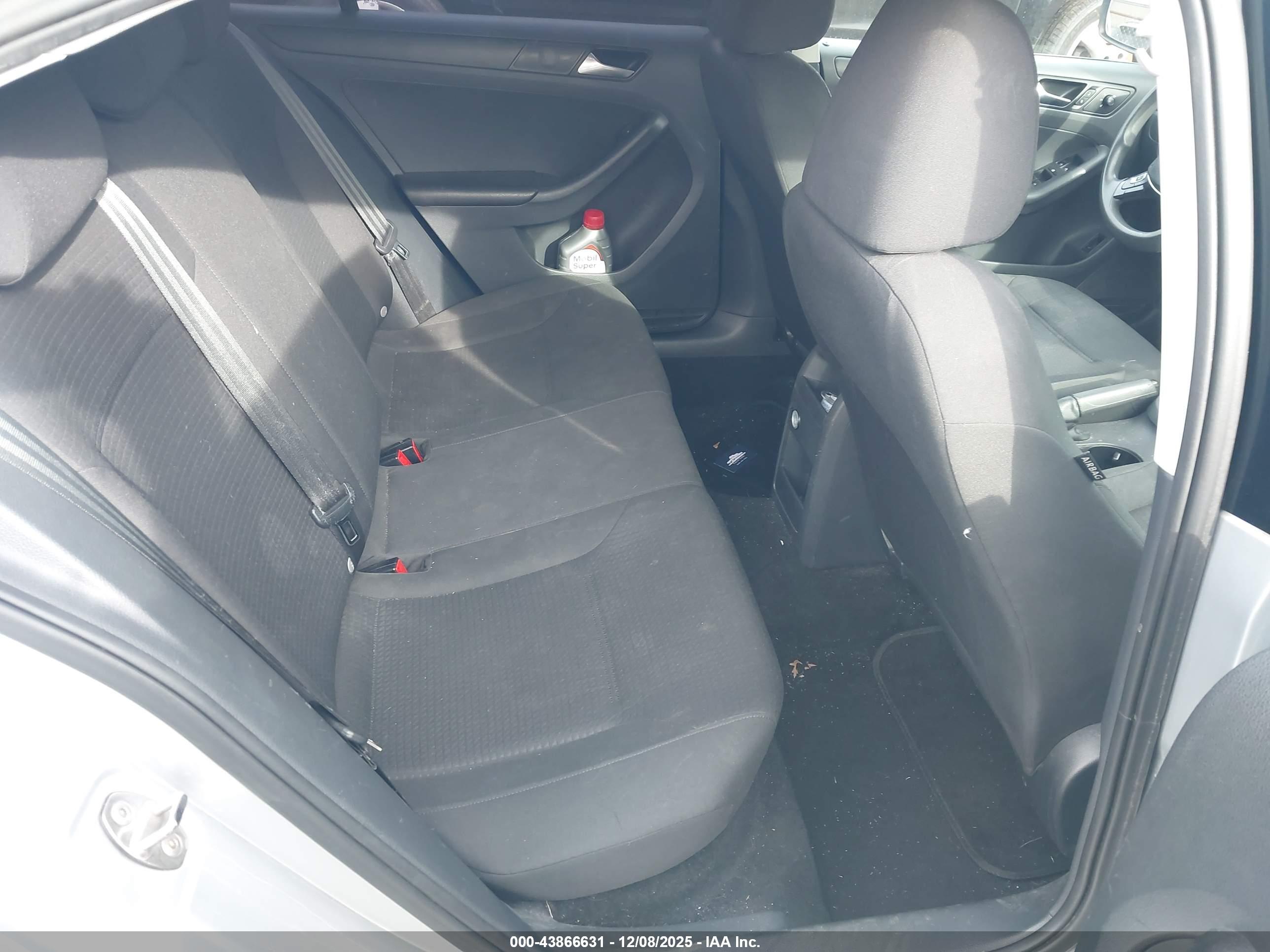VOLKSWAGEN JETTA image 8