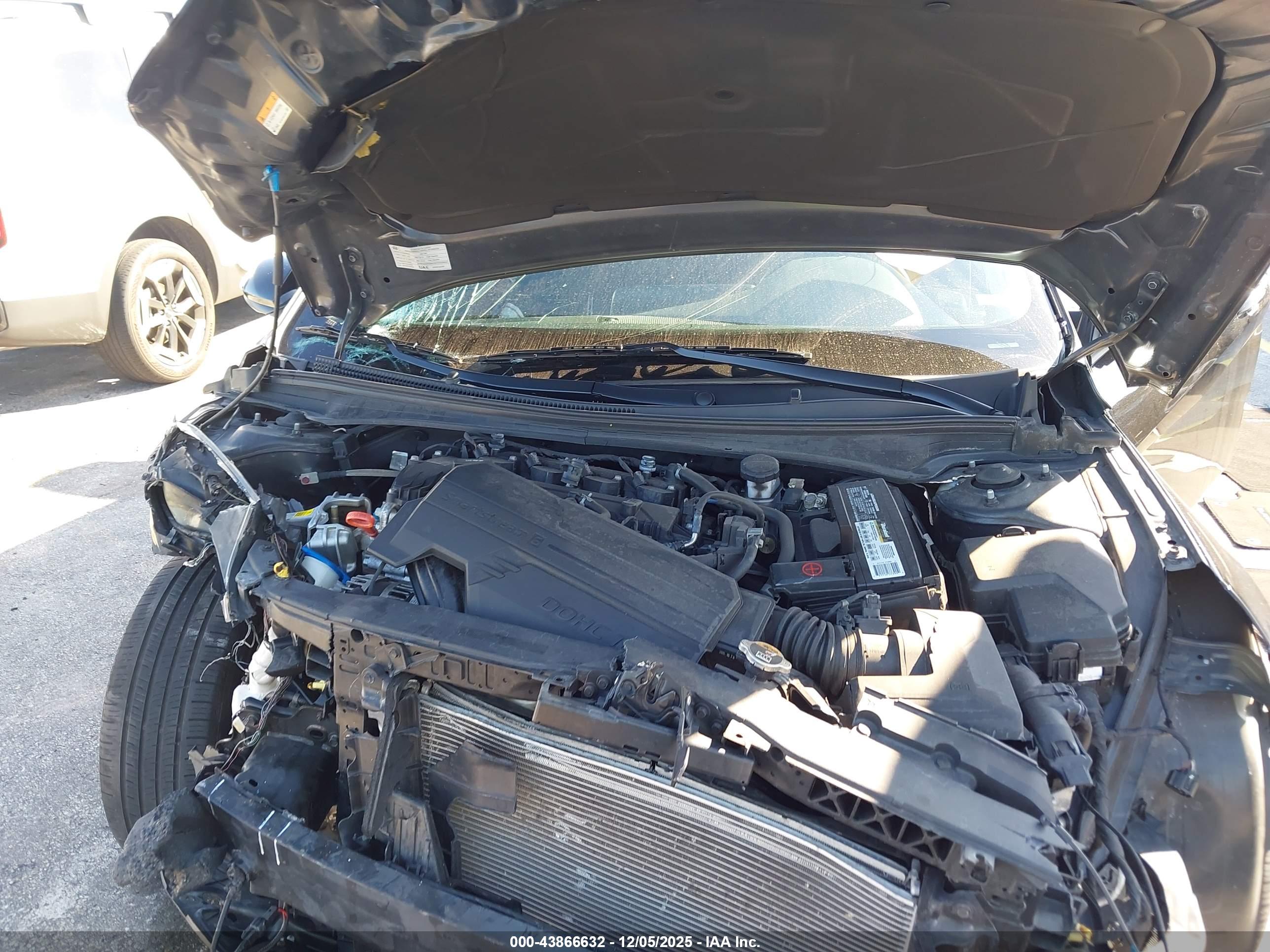 HYUNDAI ELANTRA image 10