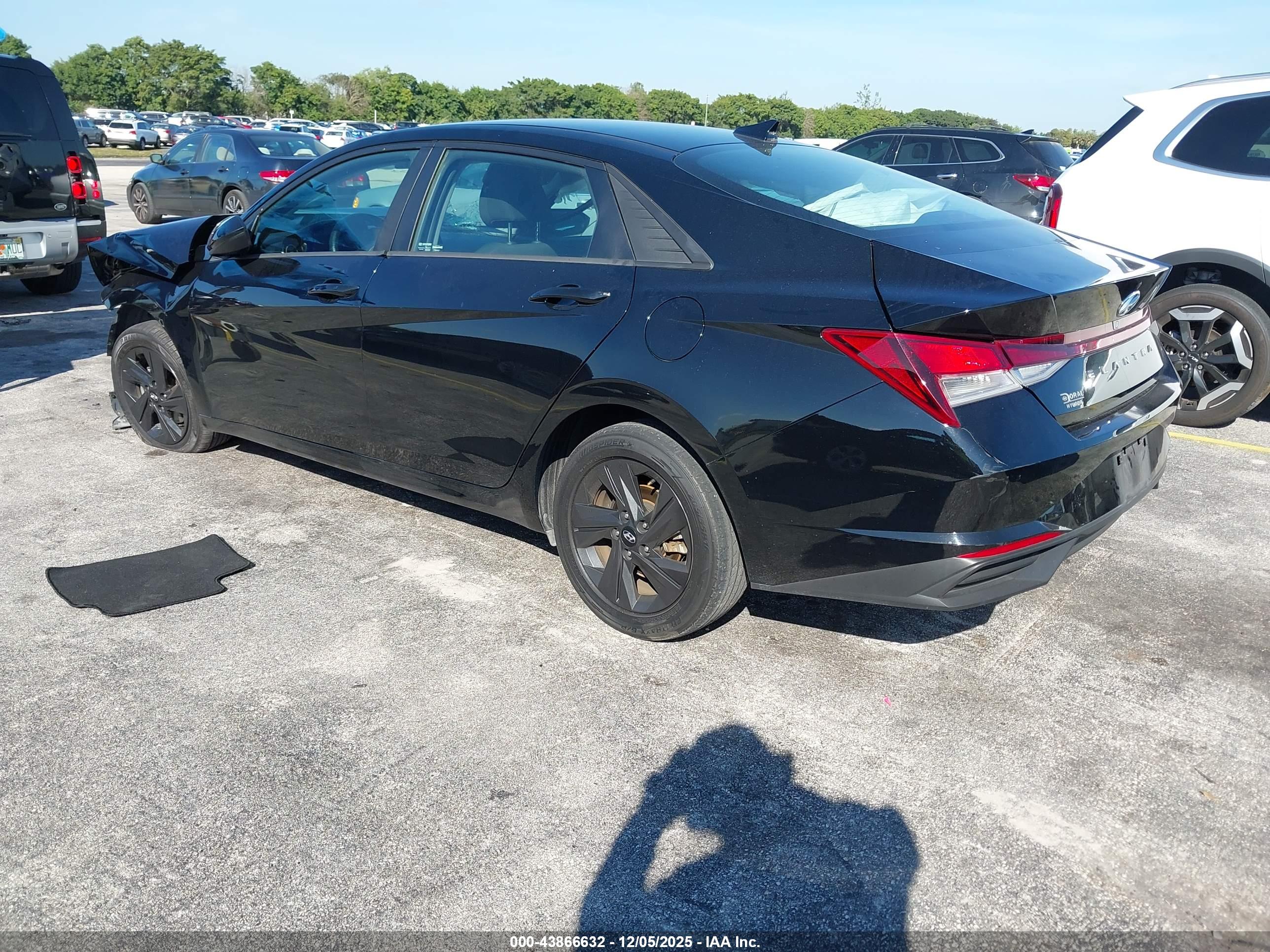 HYUNDAI ELANTRA image 3