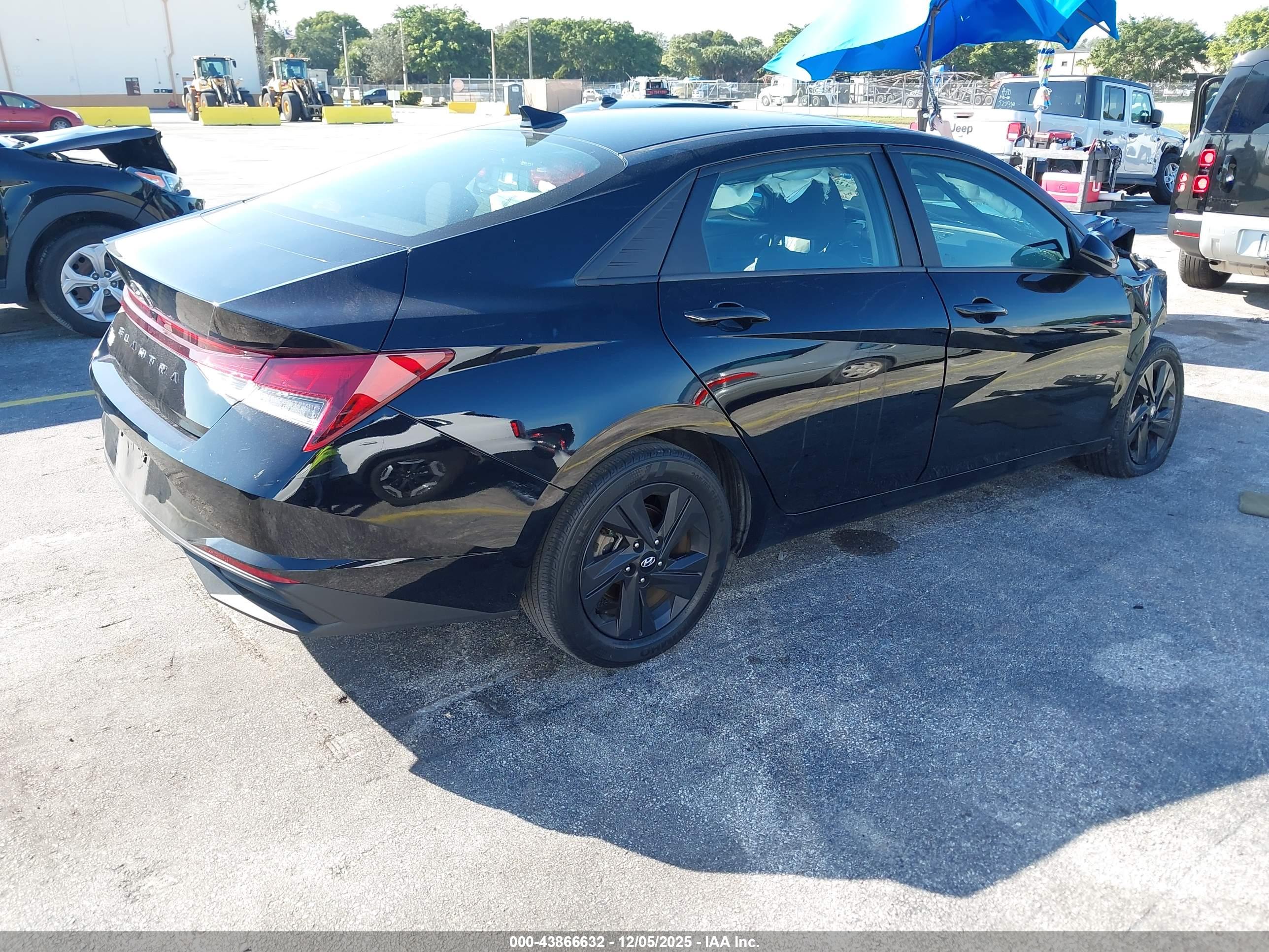 HYUNDAI ELANTRA image 4