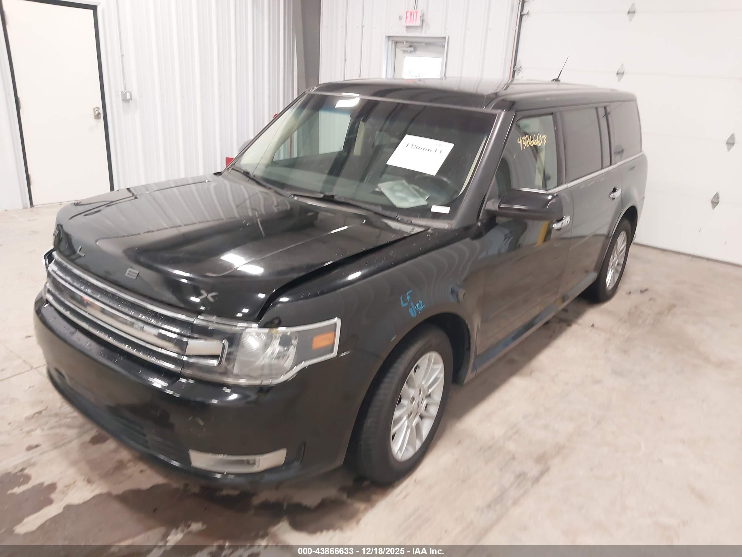 FORD FLEX image 2