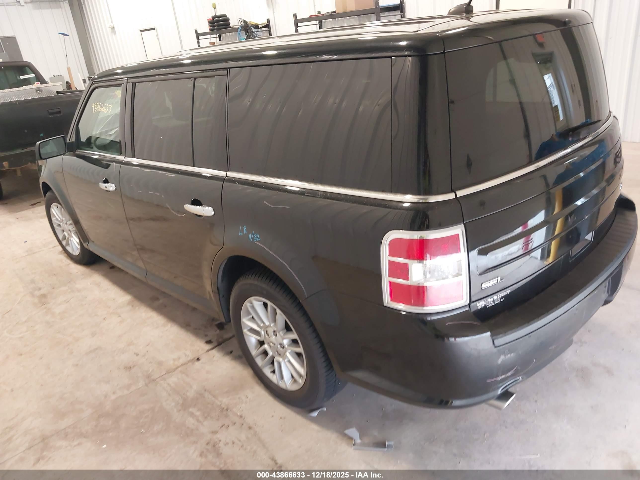 FORD FLEX image 3