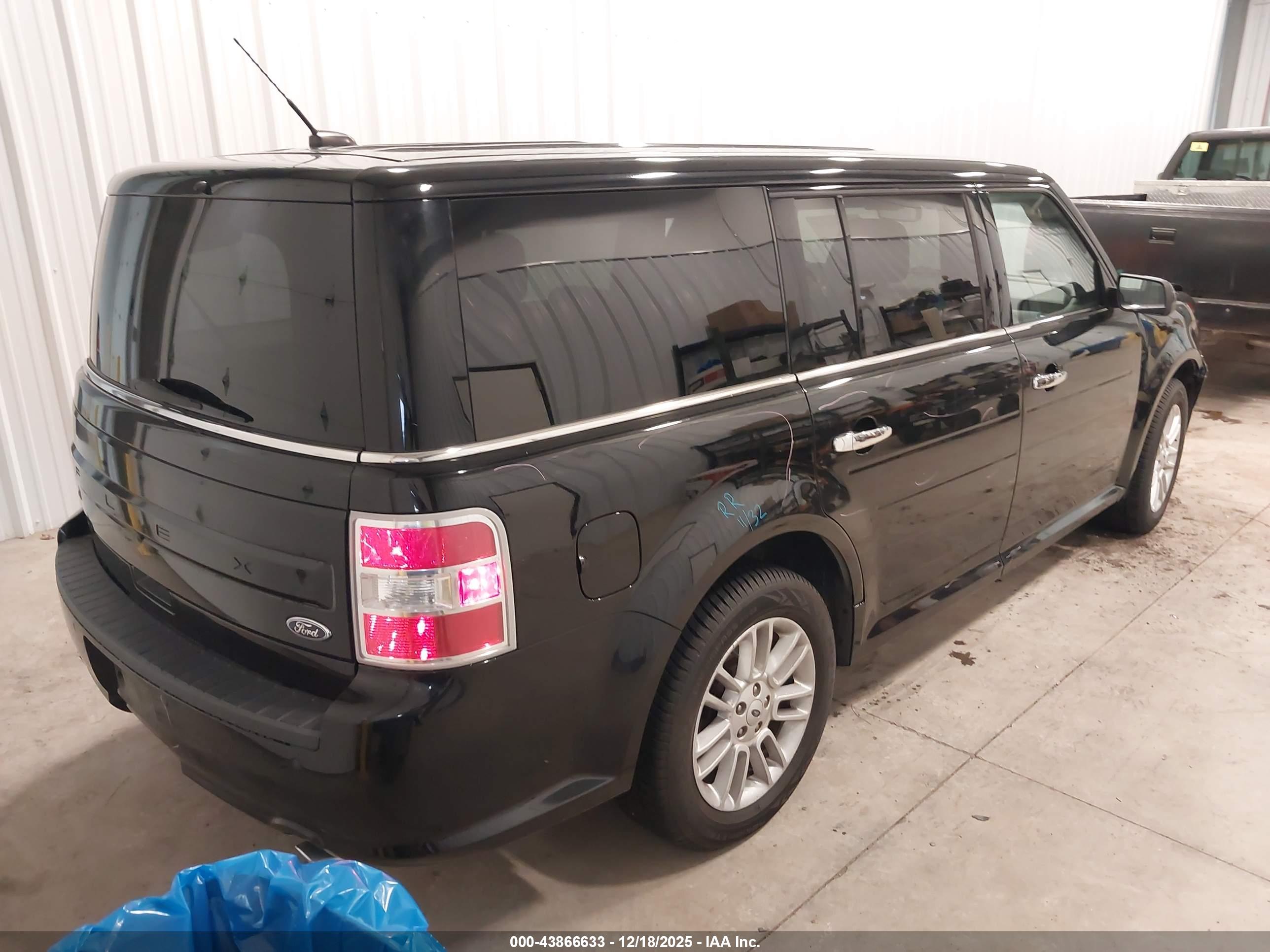 FORD FLEX image 4
