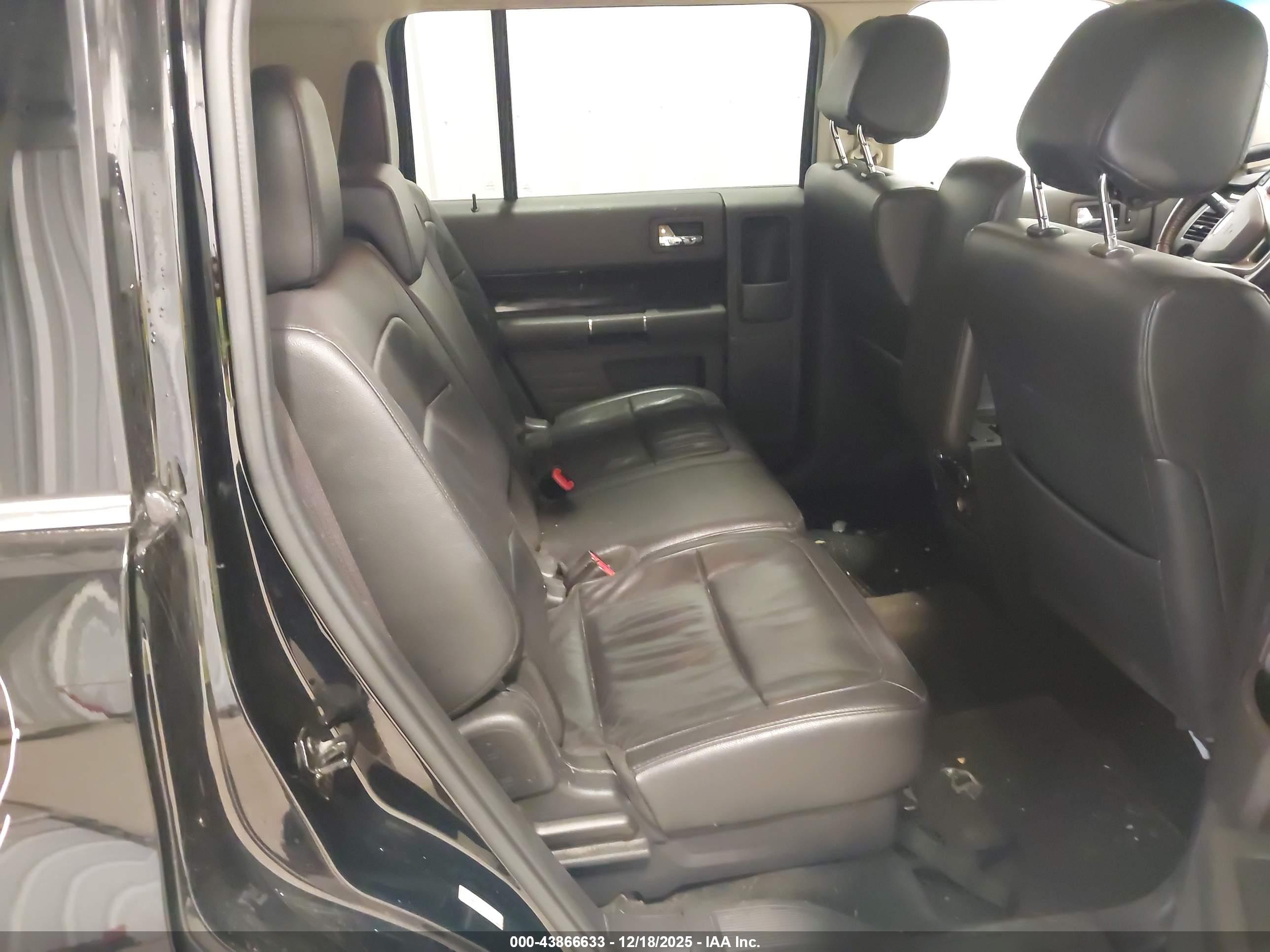 FORD FLEX image 8