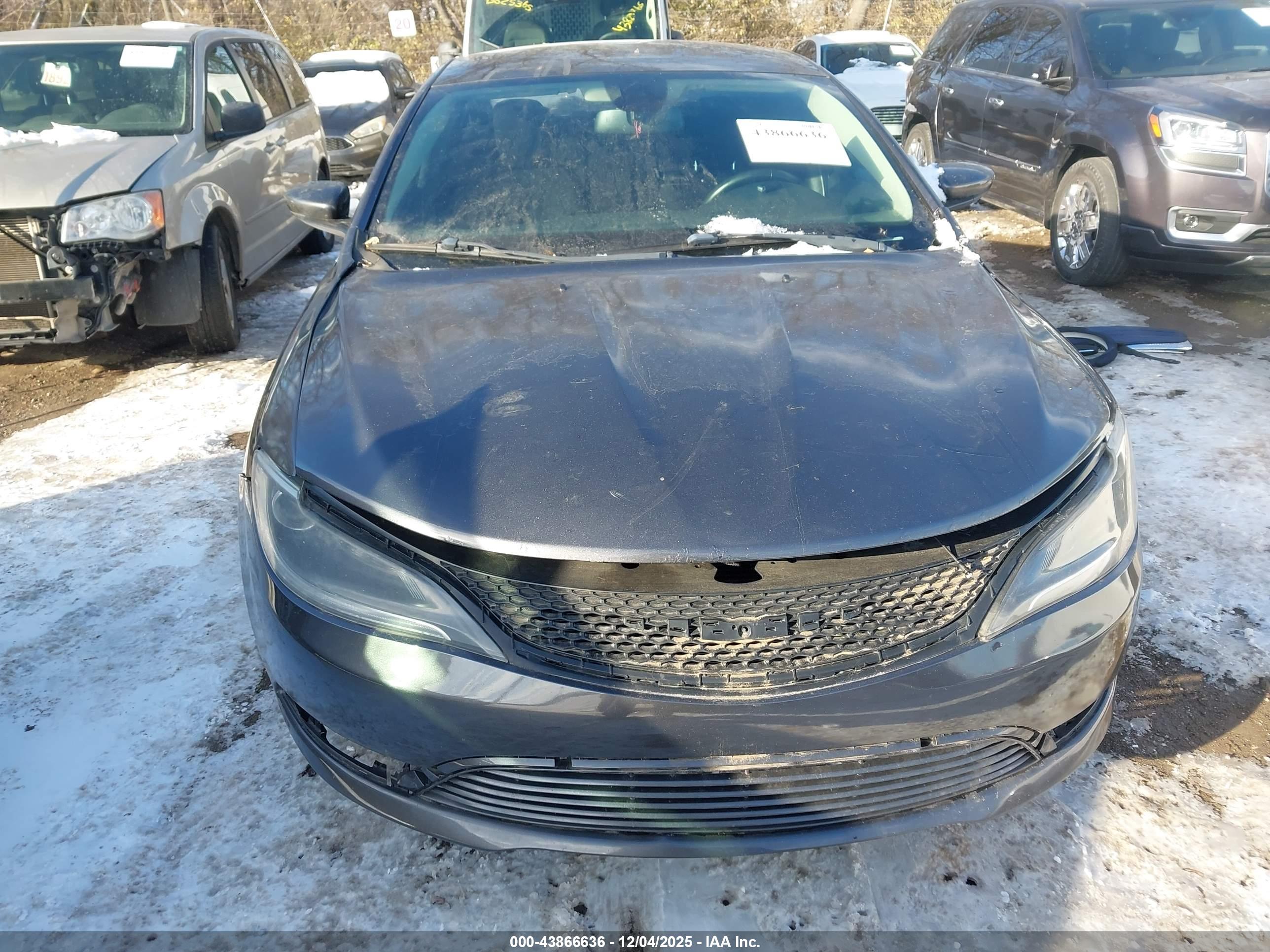 CHRYSLER 200 image 6