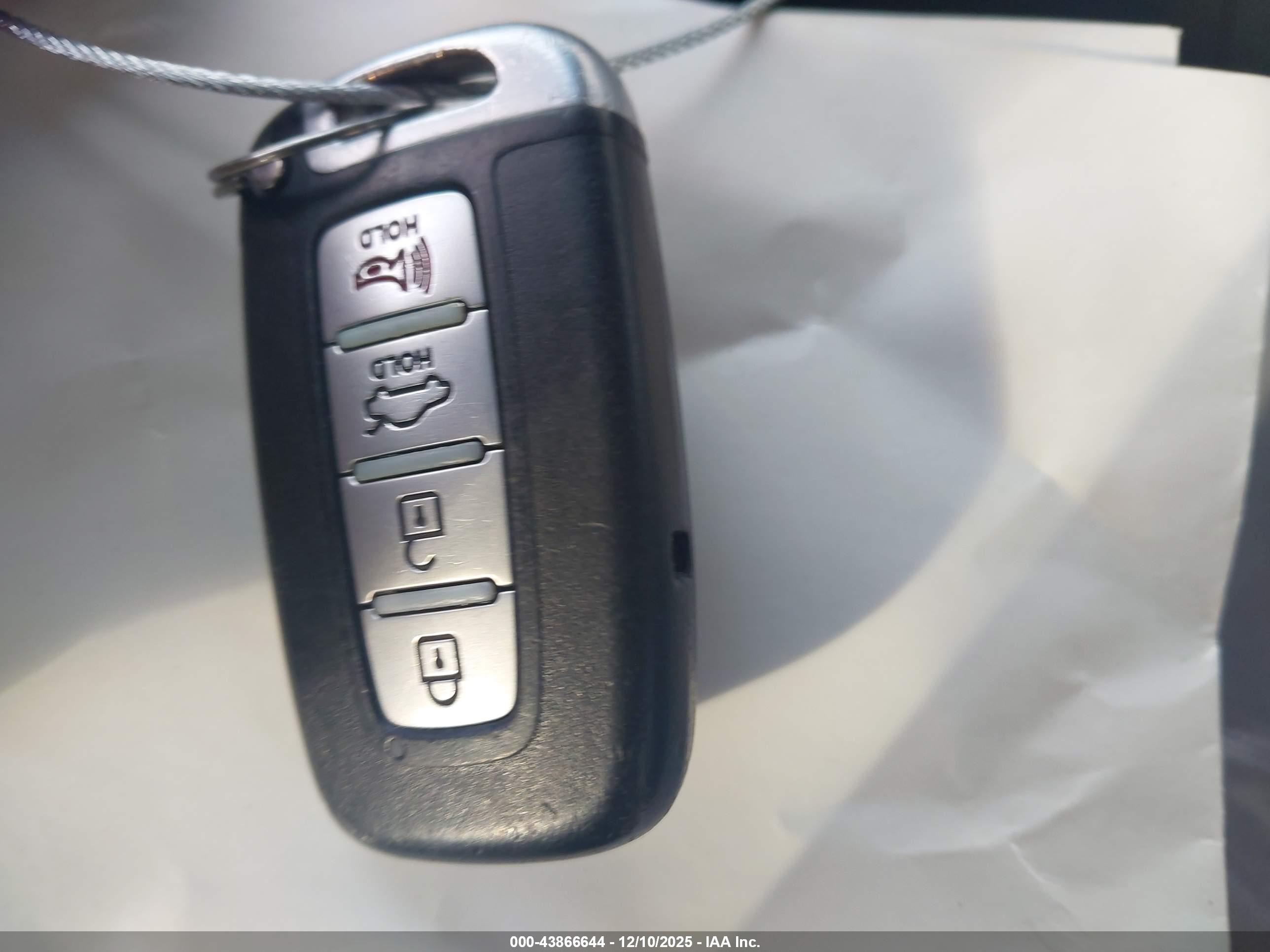 HYUNDAI ELANTRA image 11