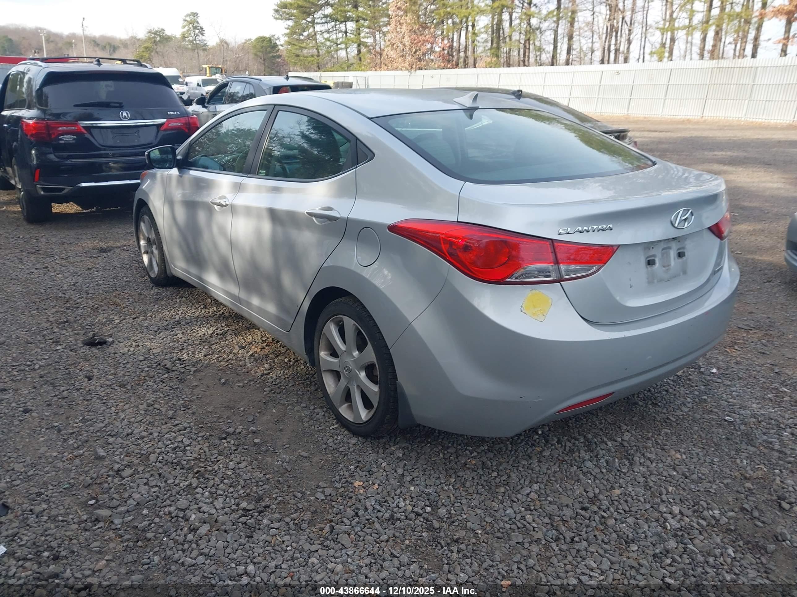 HYUNDAI ELANTRA image 3