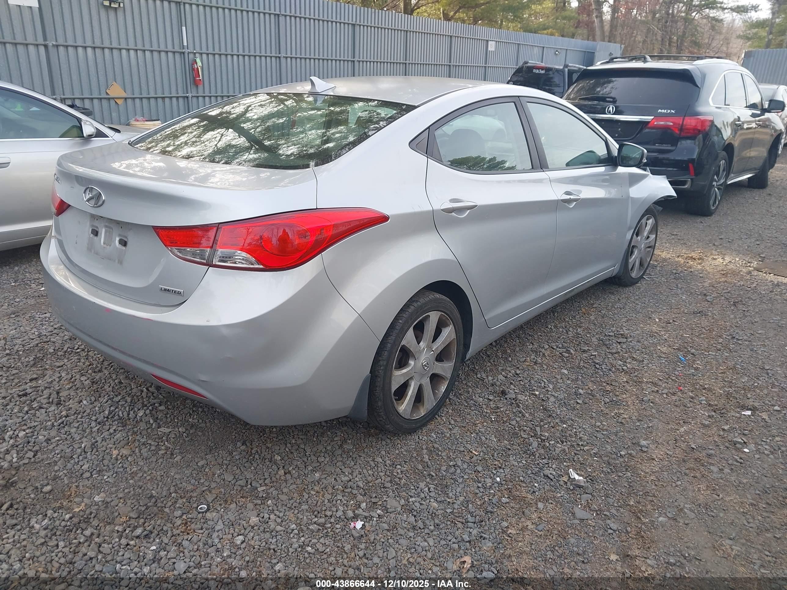 HYUNDAI ELANTRA image 4