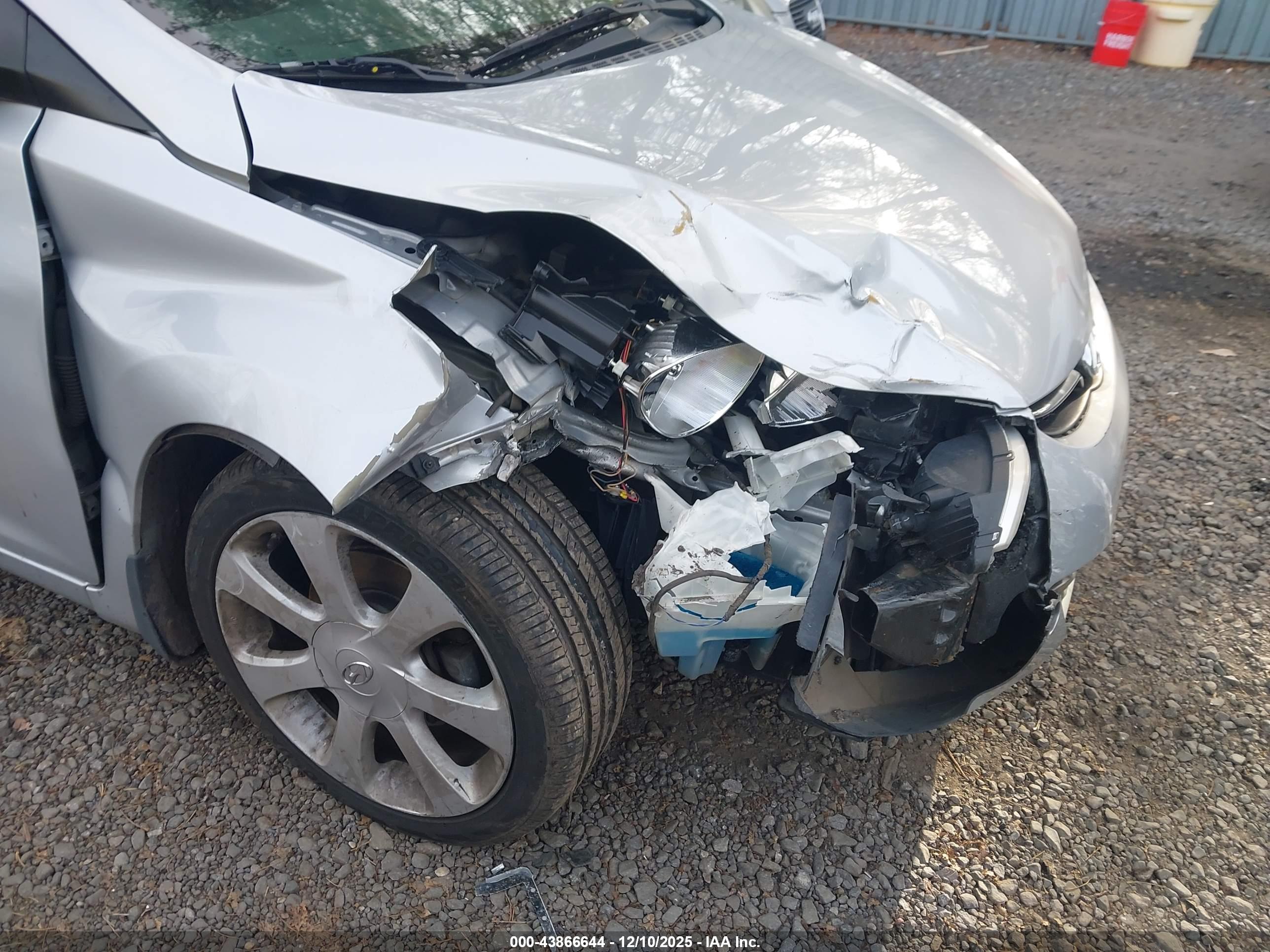 HYUNDAI ELANTRA image 6