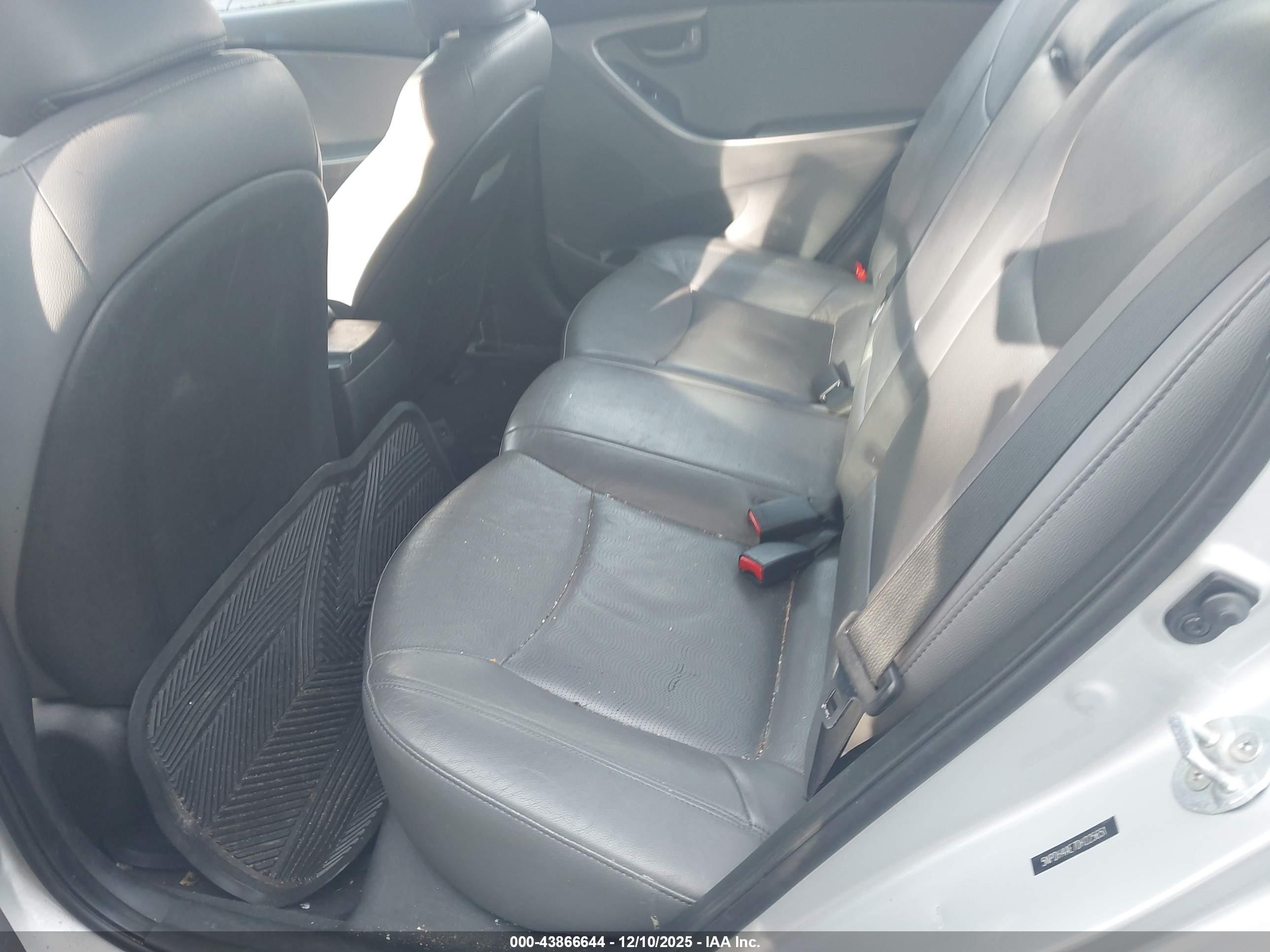 HYUNDAI ELANTRA image 8