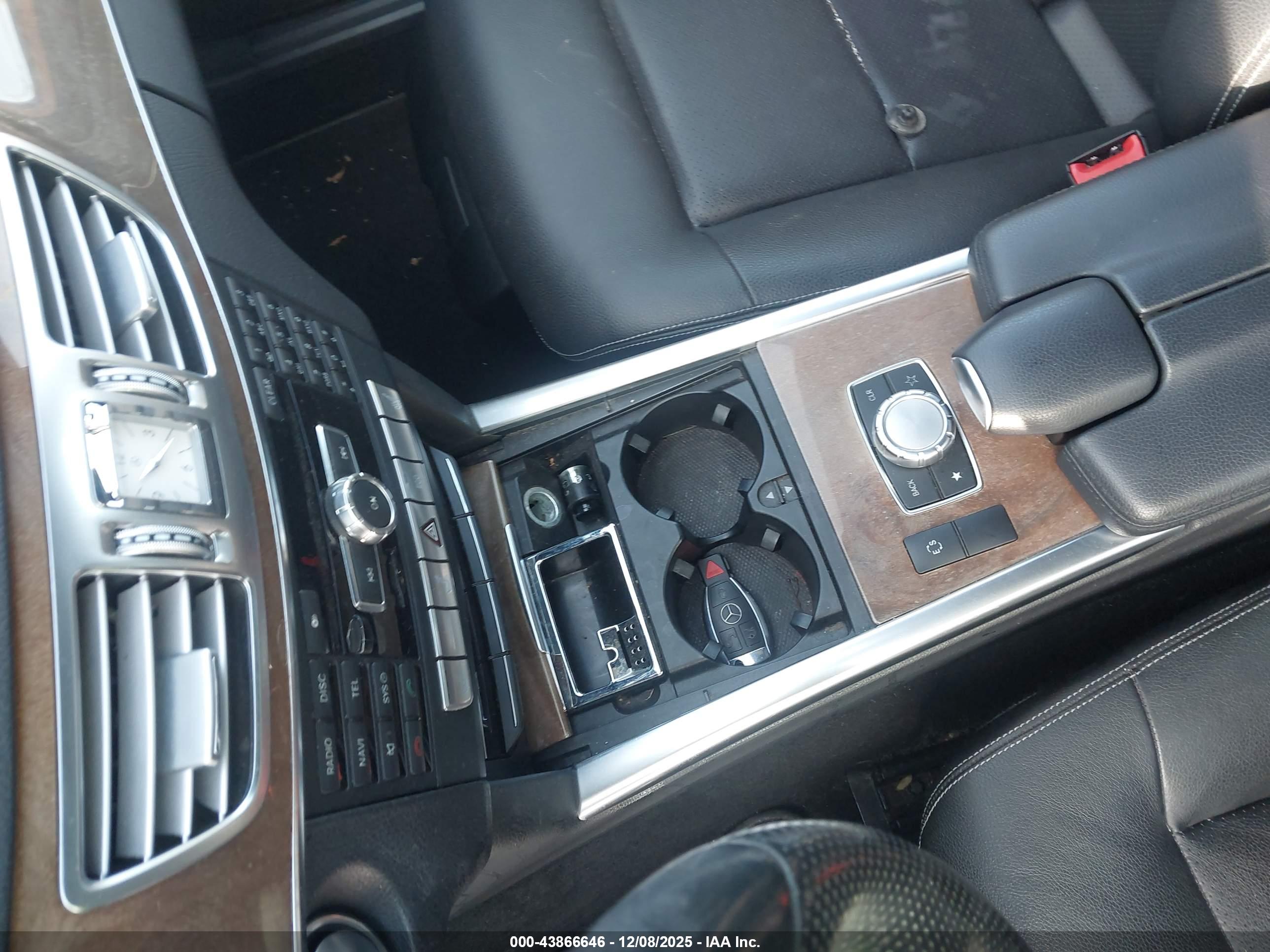 MERCEDES-BENZ E image 11